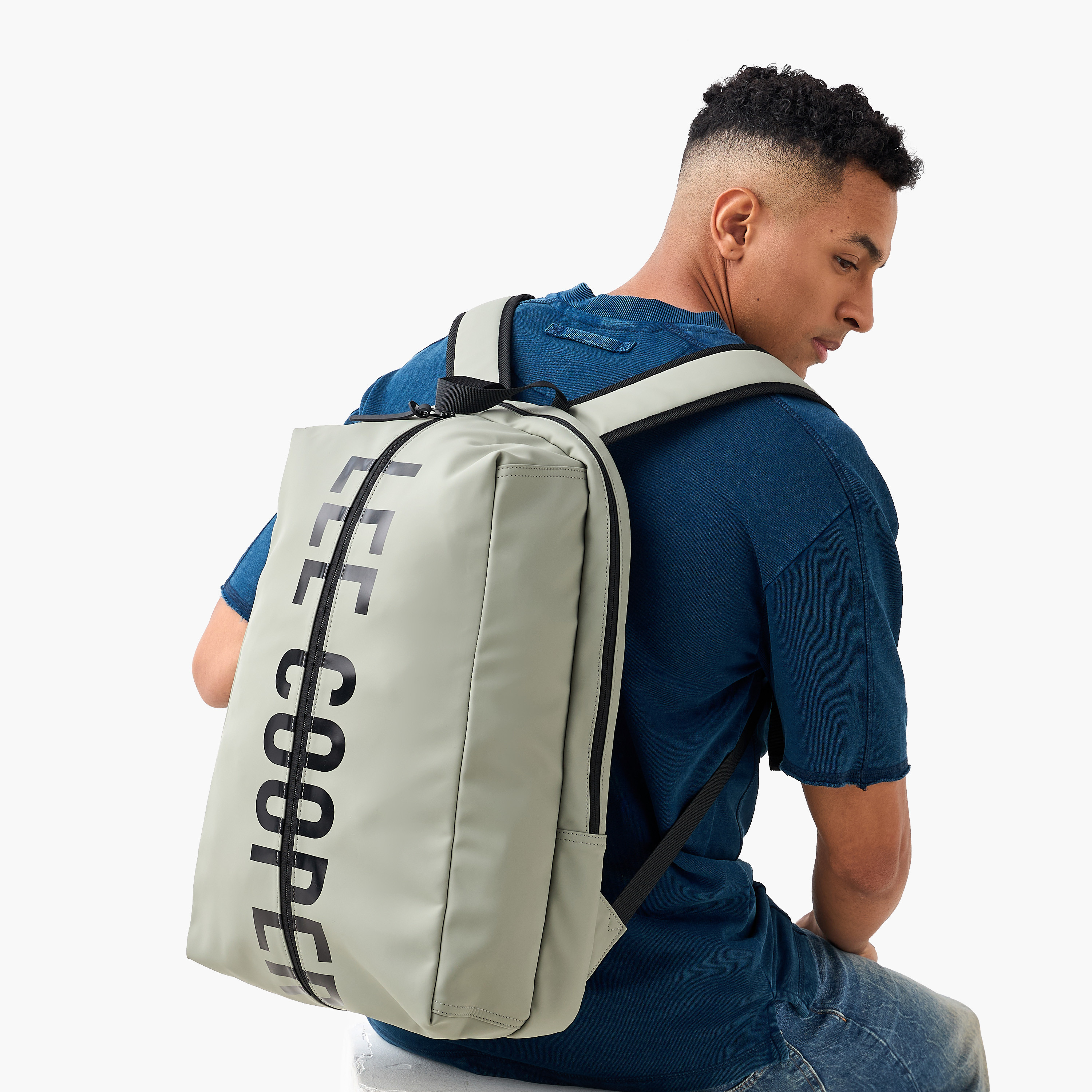 شنطة ظهر بأحزمة كتف مبطنة للرجال من لي كوبر-men-bags-image-2