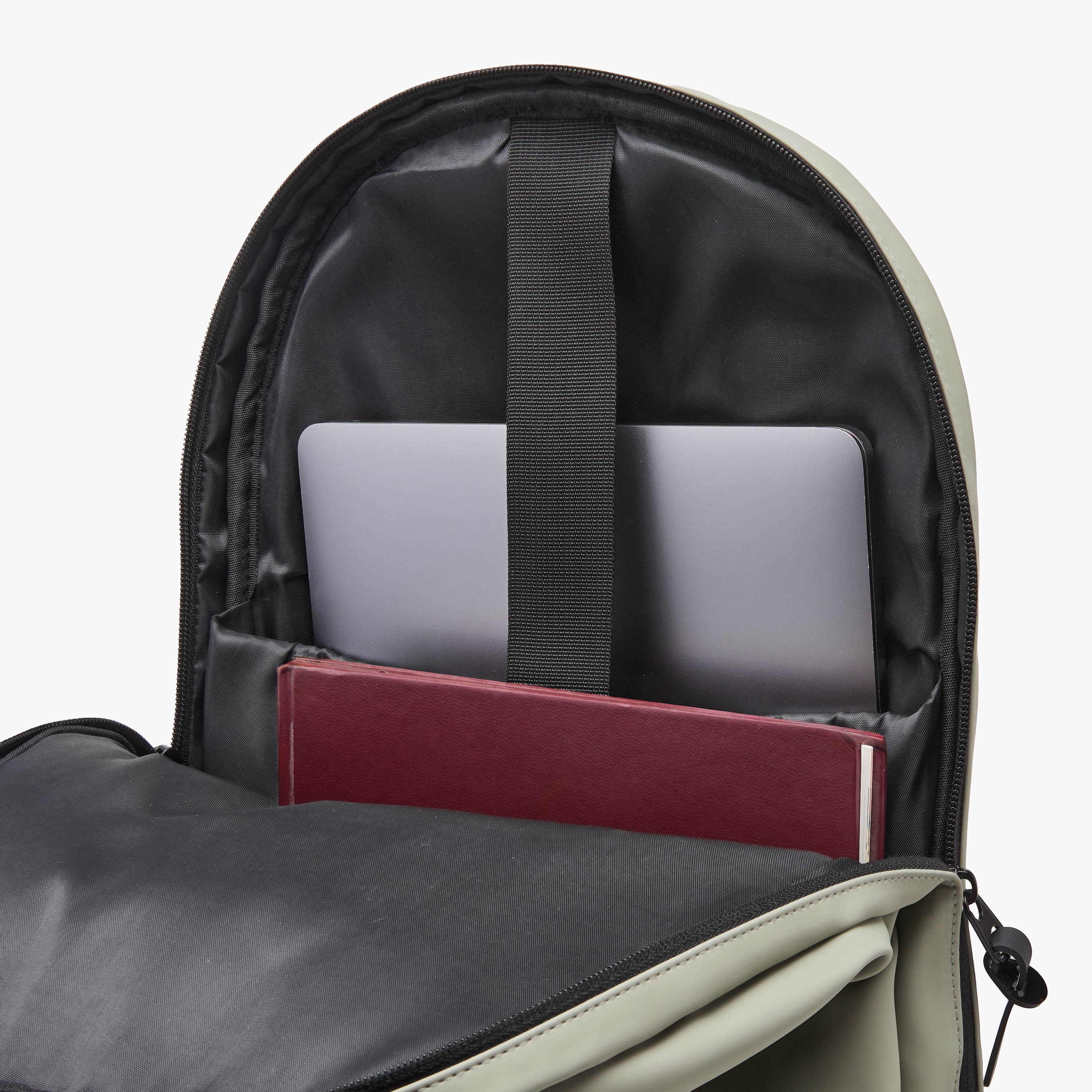شنطة ظهر بأحزمة كتف مبطنة للرجال من لي كوبر-men-bags-image-8