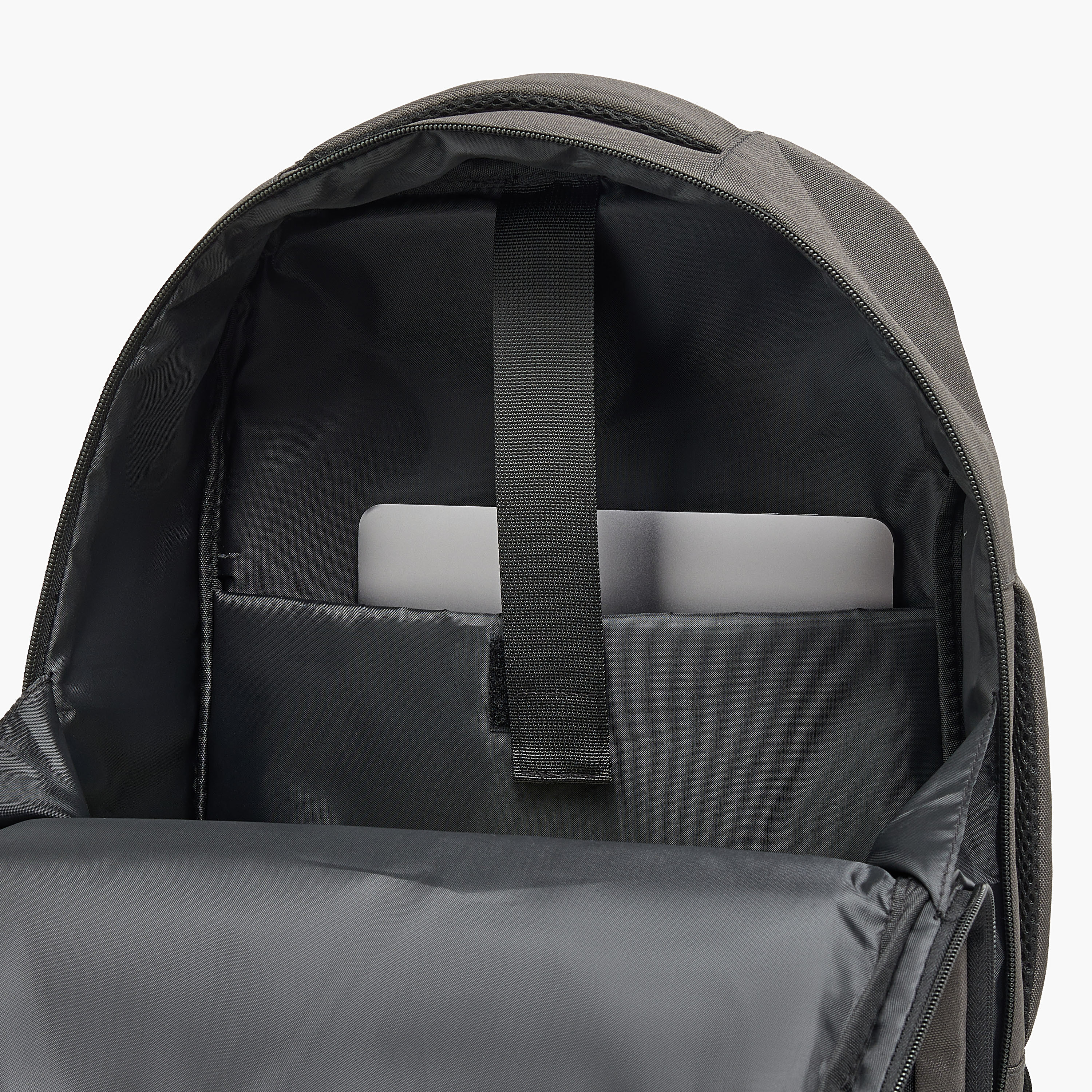 شنطة ظهر بأحزمة كتف مبطنة للرجال من ستارتر-men-bags-image-8