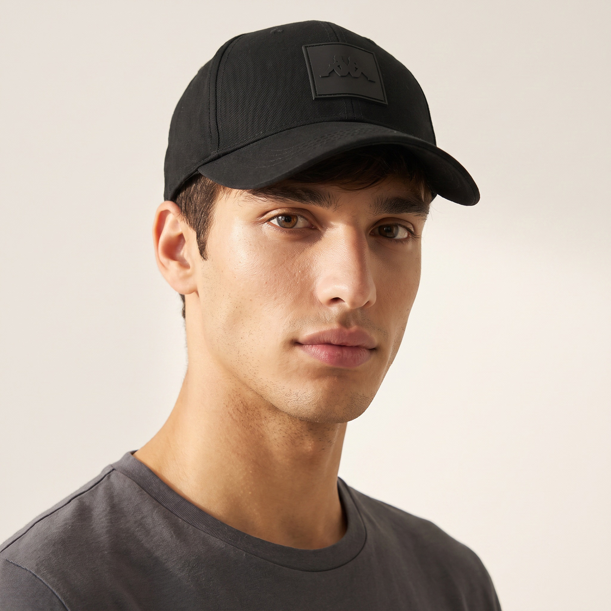 كاب بتفاصيل نقوش شعار للرجال من كابا-men-caps-image-2