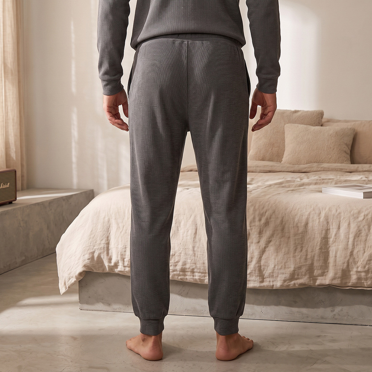 طقم بيجاما وسويت شيرت بارز الملمس-men-clothing-nightwear-sets-image-5