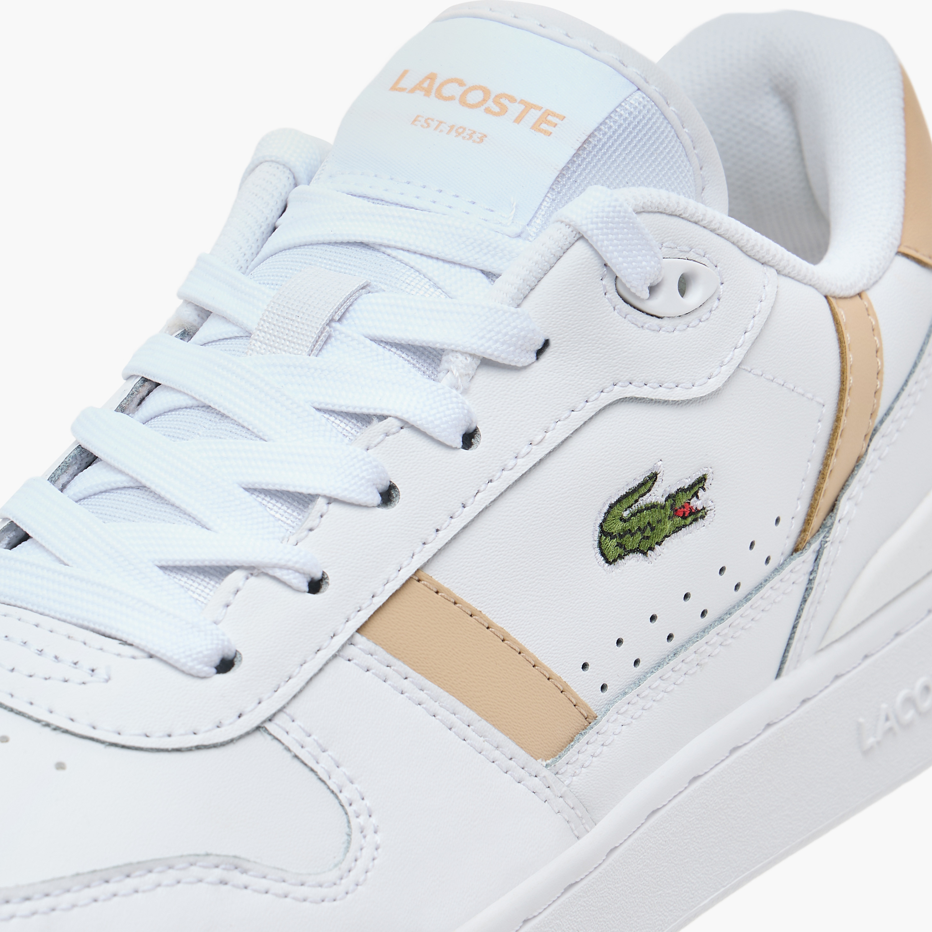 حذاء سنيكرز برباط إغلاق وتطريز شعار للنساء من لاكوست-women-shoes-sneakers-image-4
