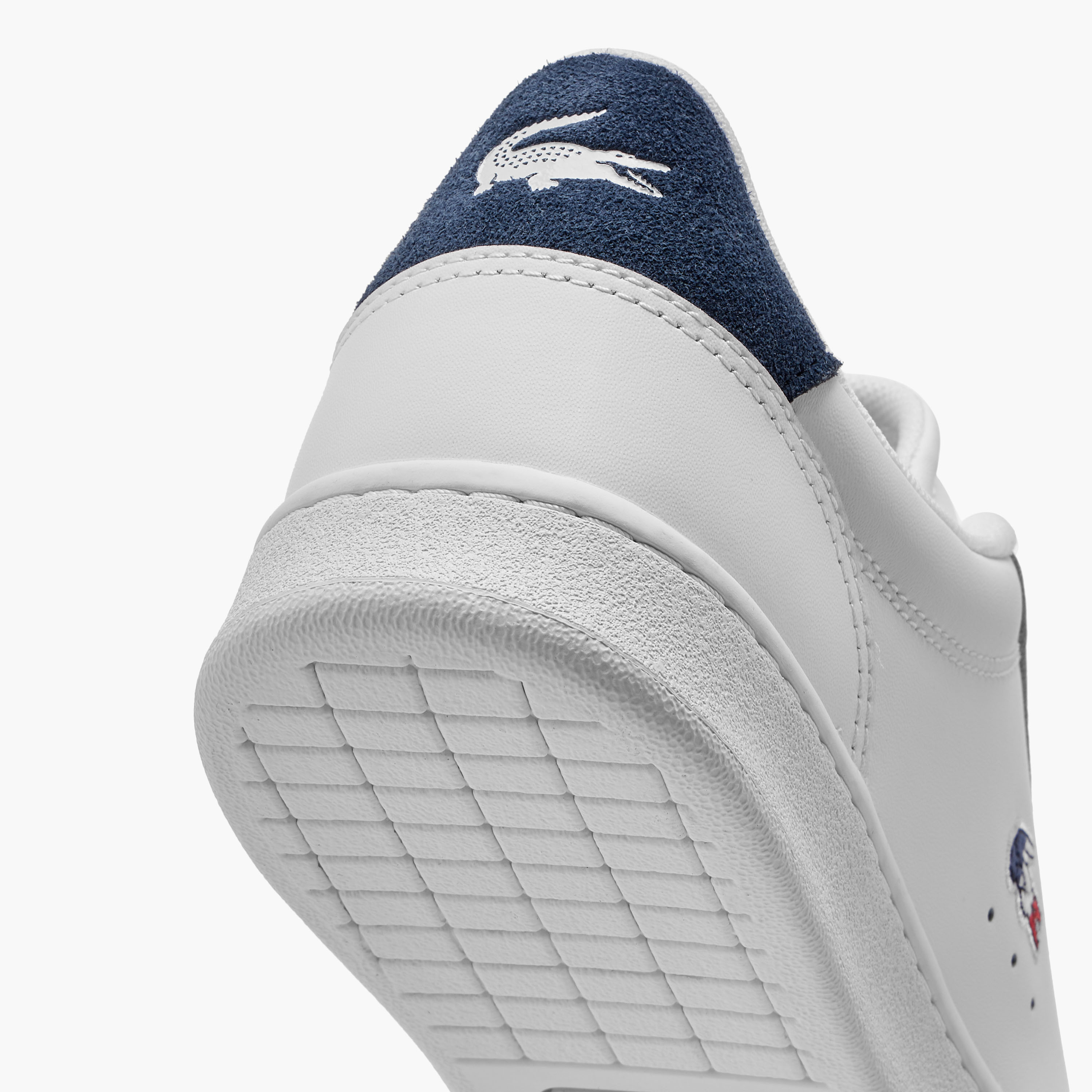 حذاء سنيكرز برباط إغلاق وتفاصيل شعار من لاكوست-men-shoes-sneakers-image-5