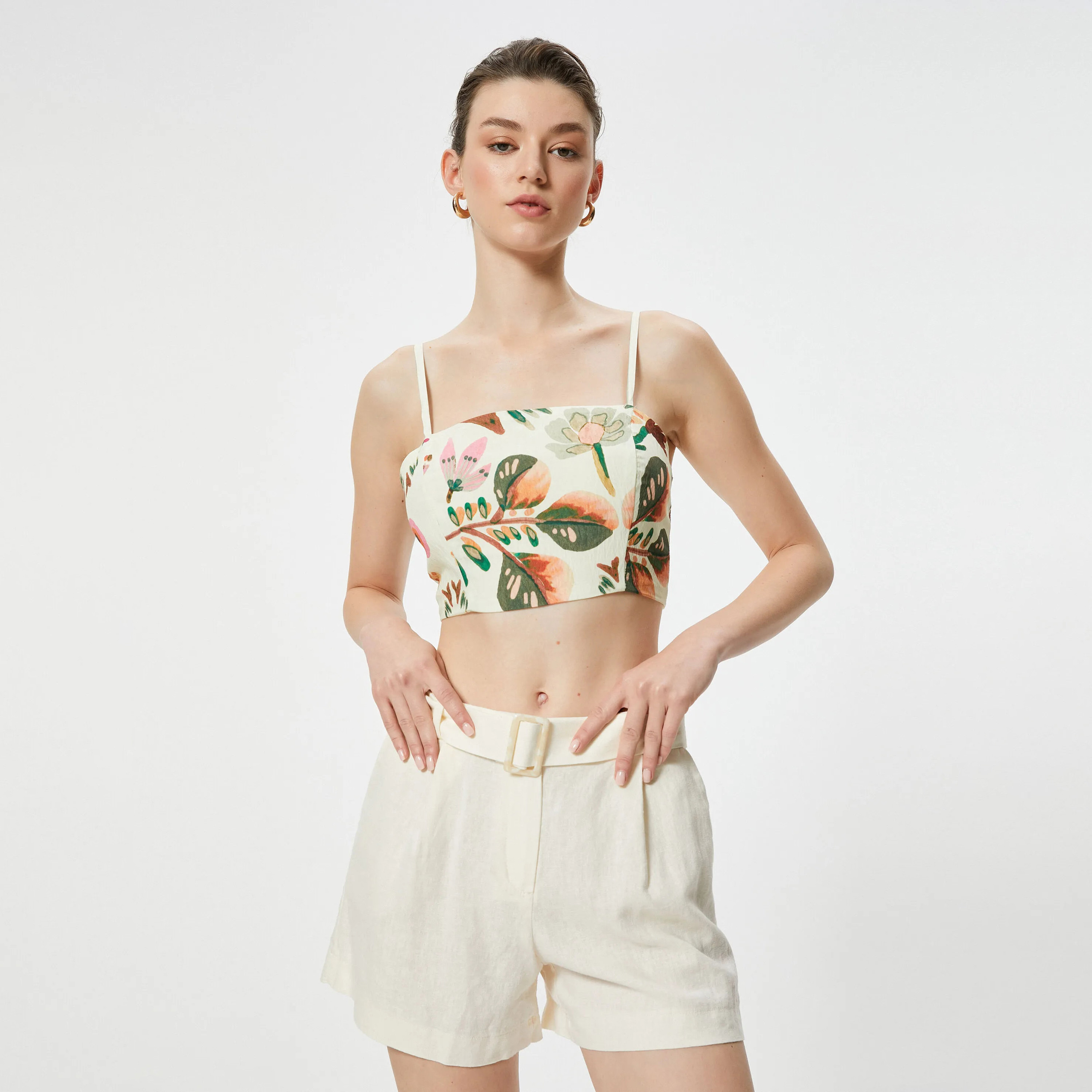 بلوزة قصيرة (كروب توب) بحمالات كتف وطبعة أزهار باللون الأخضر للنساء من كوتون-women-clothing-plussize-shirtsandblouses-blouses-image-4