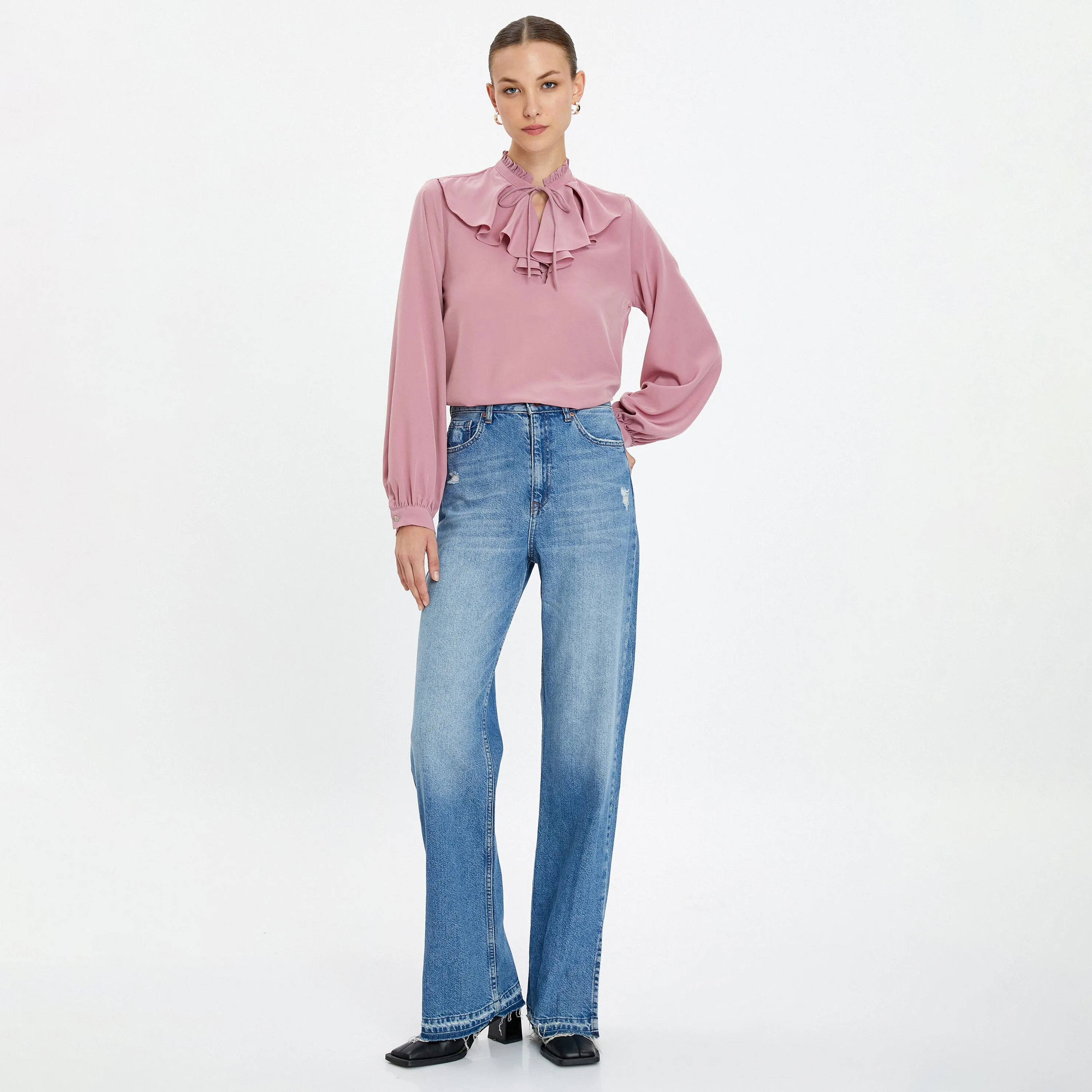بلوزة بفتحة رقبة مكشكشة باللون الوردي للنساء من كوتون-women-clothing-plussize-shirtsandblouses-blouses-image-2