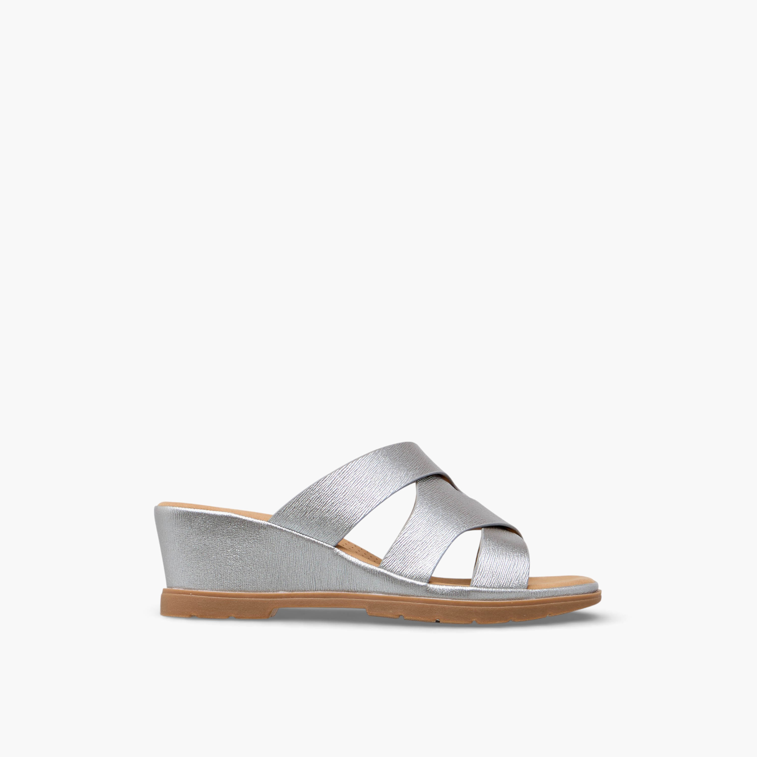 صندل مريح بكعب ويدج للنساء من فلورا بيلا-women-shoes-sandals-heeled-image-3