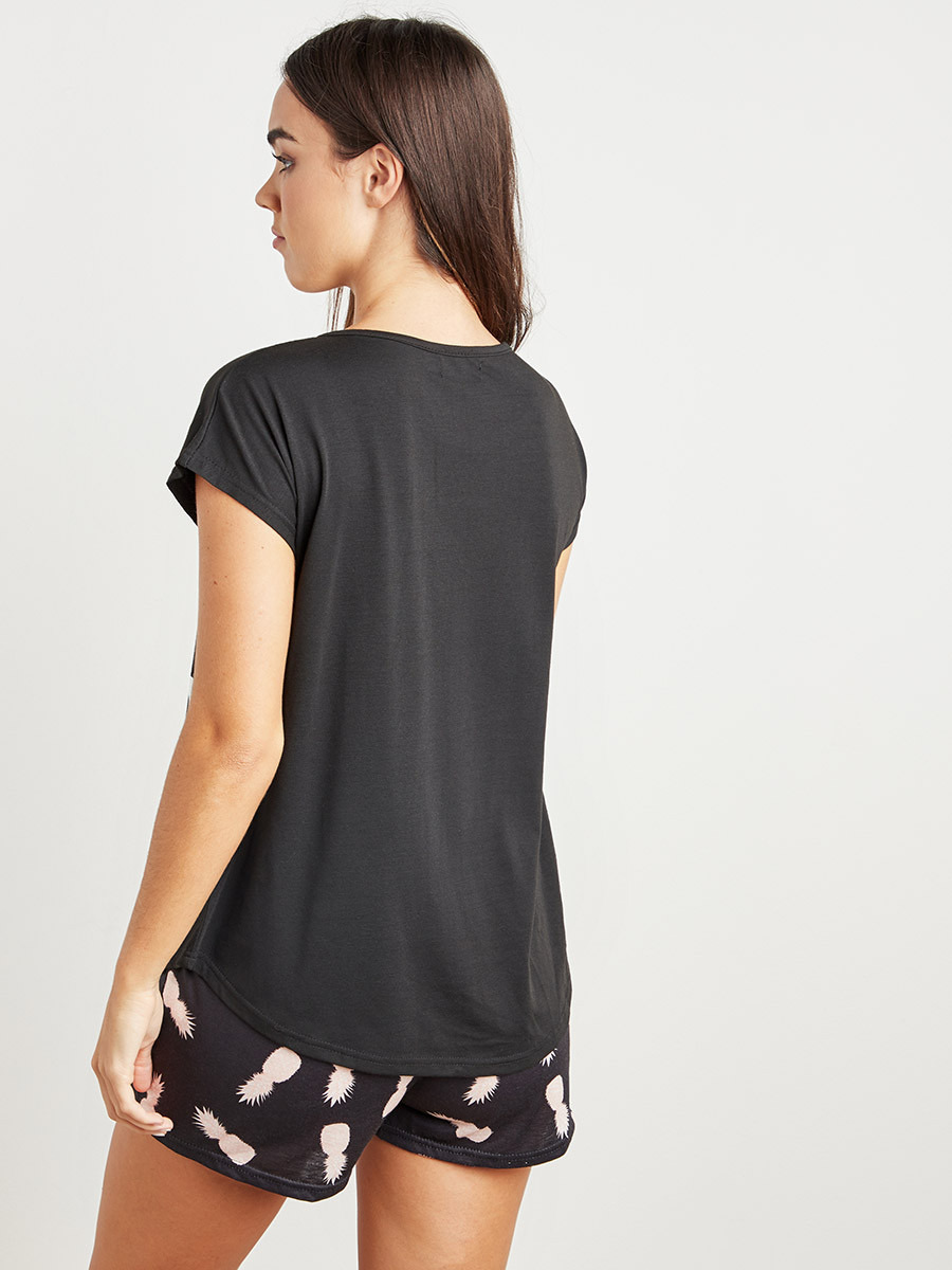 طقم تيشيرت مطبوع وشورت من ستايلي-women-clothing-nightwear-pyjamas-longsets-image-2