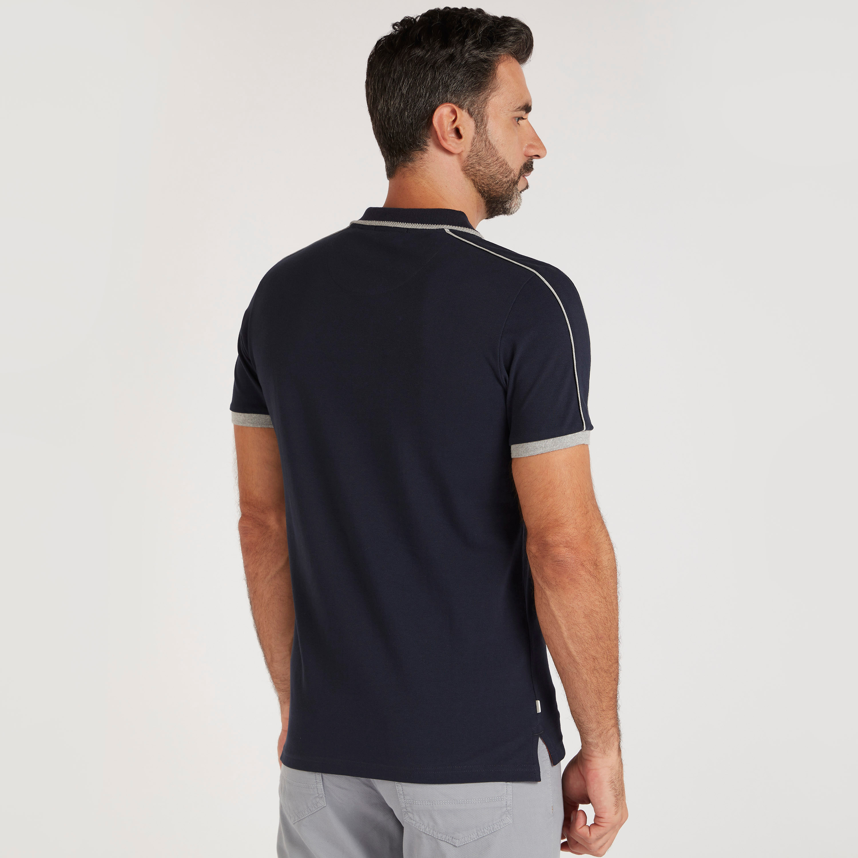 تيشيرت بولو سادة بأكمام قصيرة بتفاصيل خيوط بارزة مخطّطة-men-clothing-tshirtsandpolos-polos-image-4