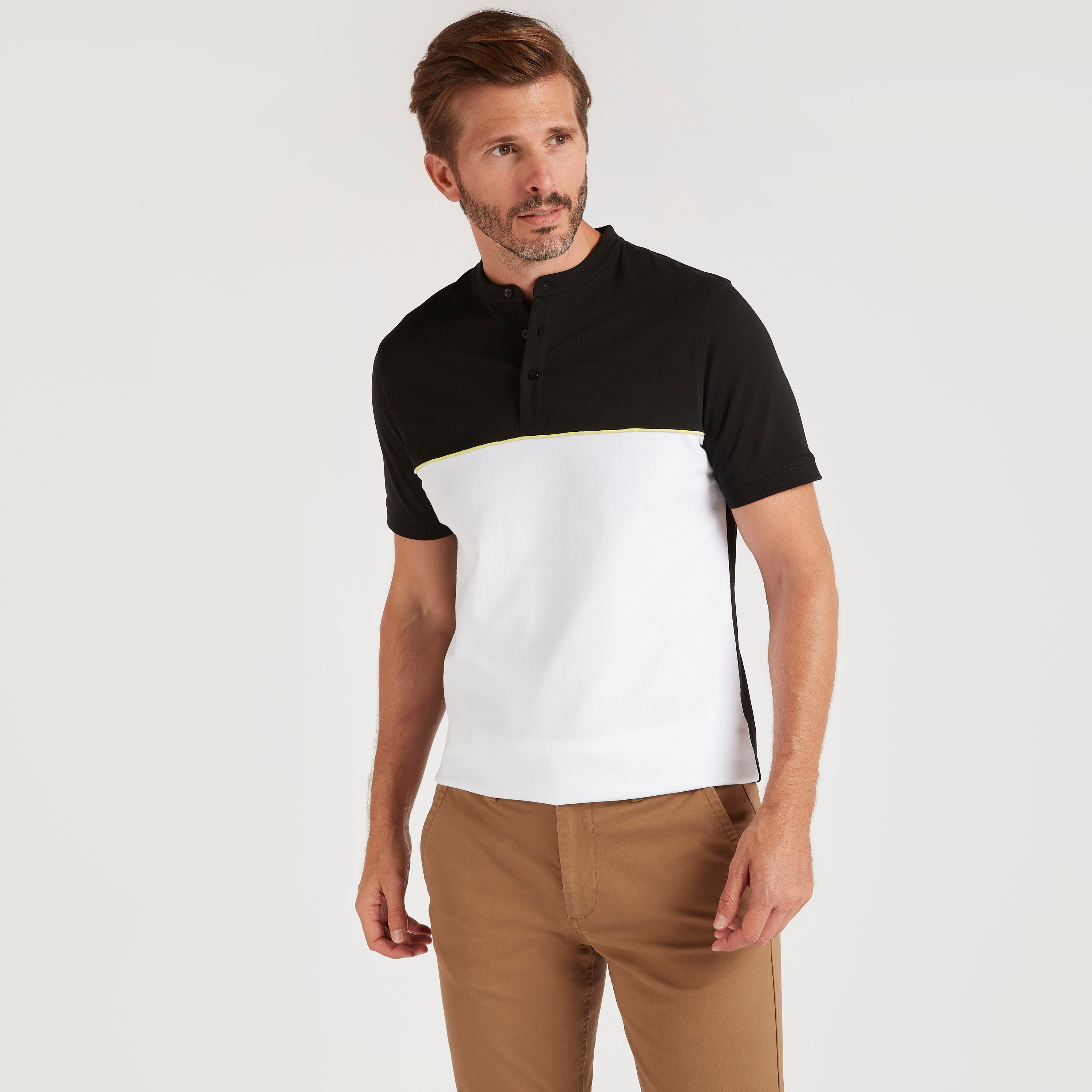 تيشيرت بتصاميم مغايرة وياقة ماندارين وأكمام قصيرة-men-clothing-tshirtsandpolos-tshirts-image-1
