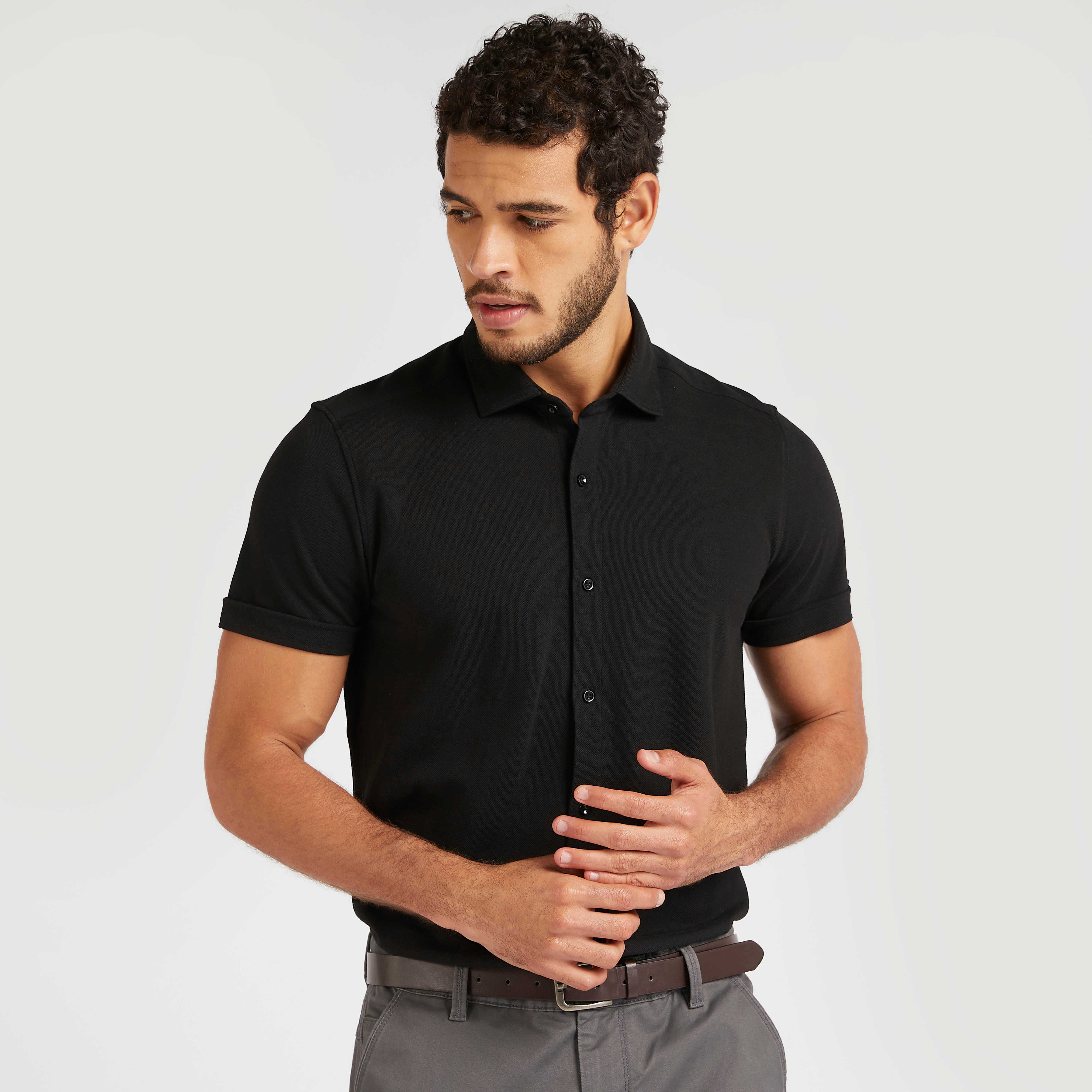 قميص بارز الملمس بقصة سليم وياقة عاديّة وأكمام قصيرة-men-clothing-shirts-image-11