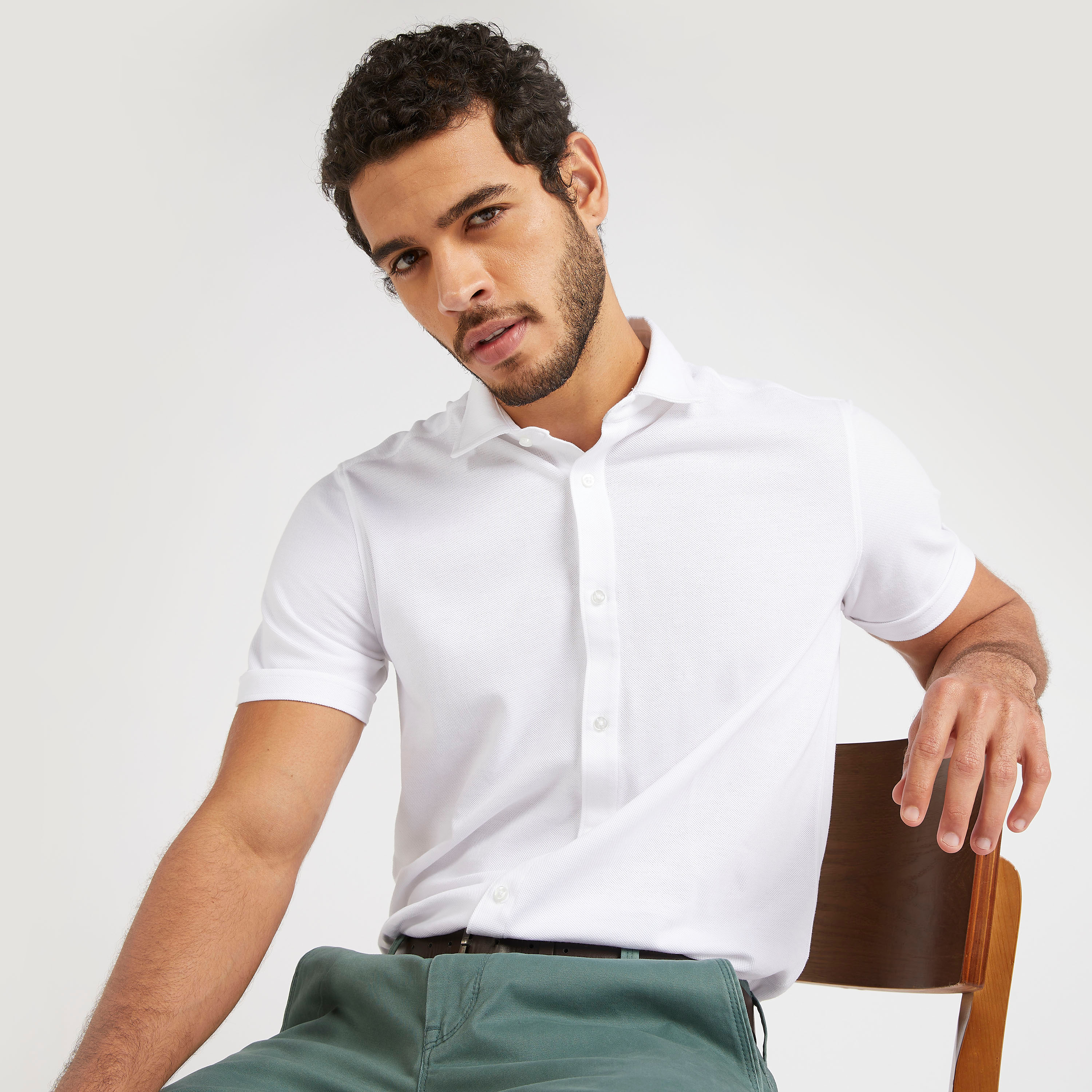 قميص بارز الملمس بقصة سليم وياقة عاديّة وأكمام قصيرة-men-clothing-shirts-image-16