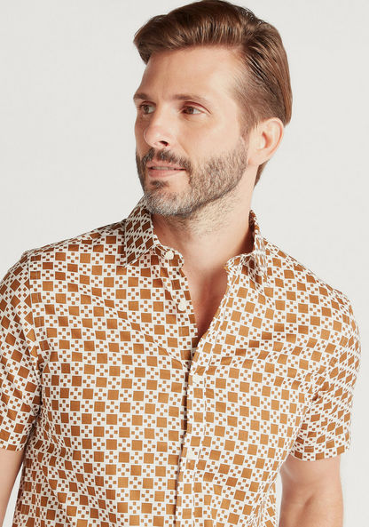 Slim Fit Printed Button Up Shirt with Short Sleeves
