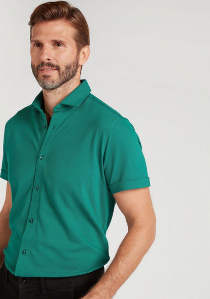 Solid Shirt with Short Sleeves and Button Closure