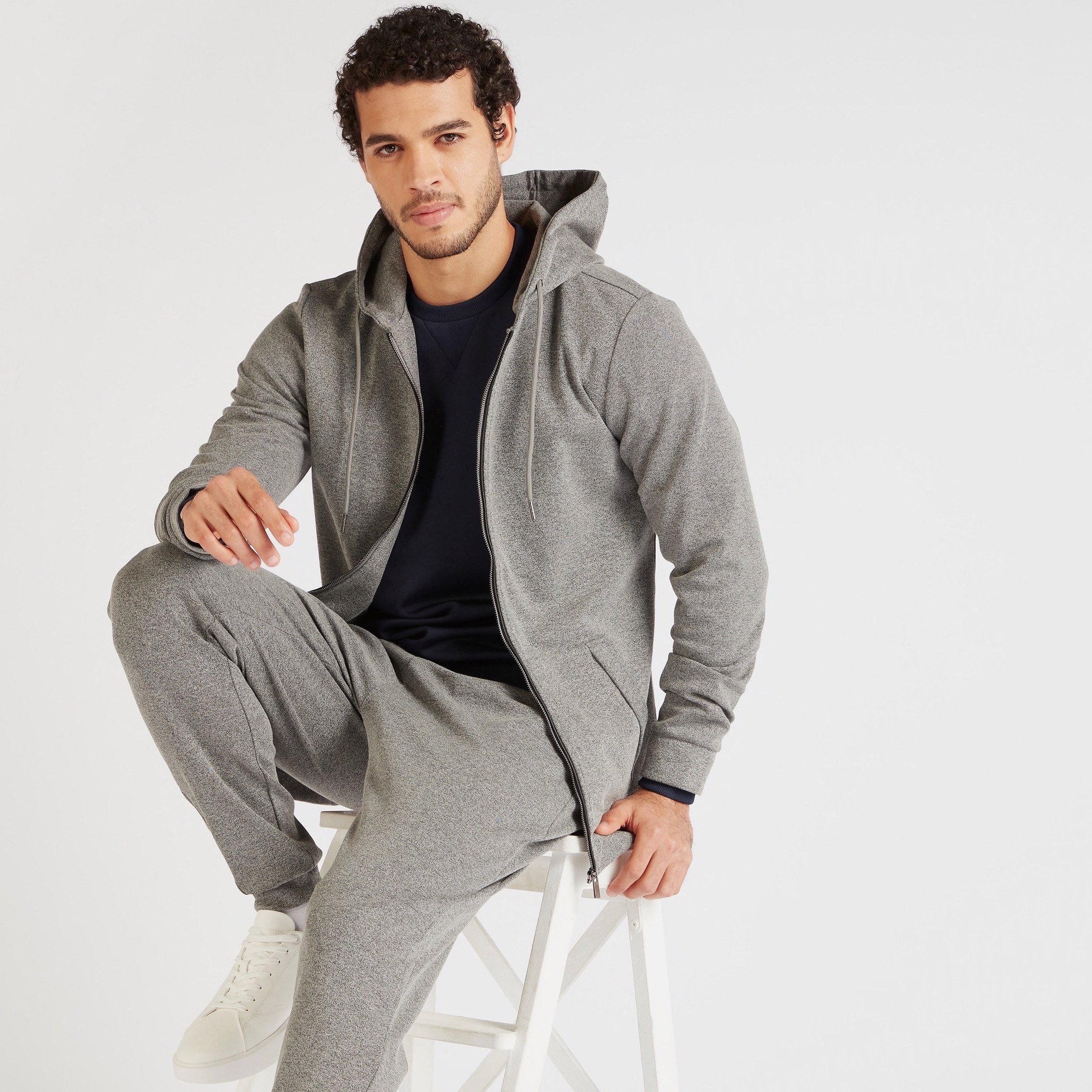 هودي سادة بسحّاب وأكمام طويلة وجيوب-men-winterwear-hoodiesandsweatshirts-image-1