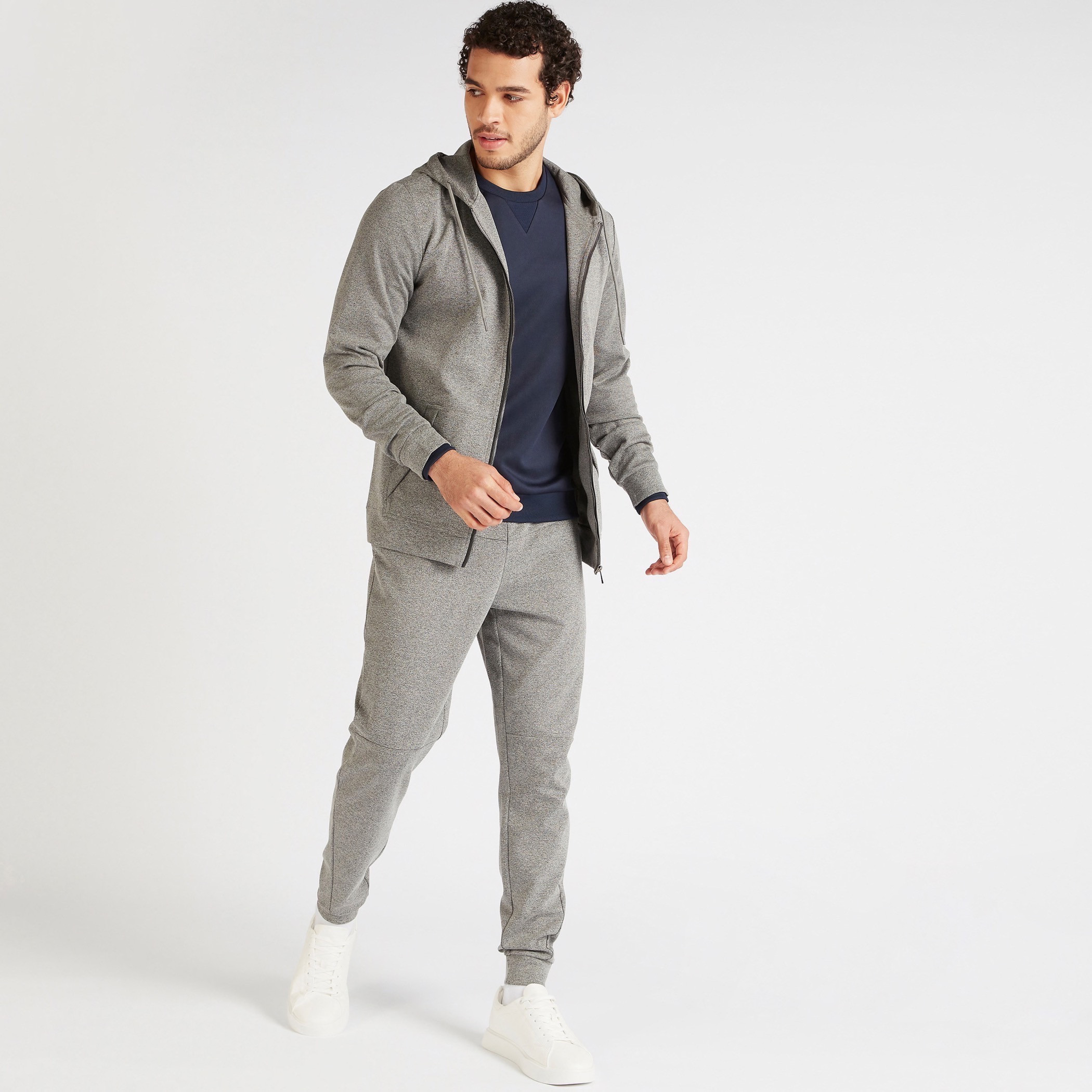 هودي سادة بسحّاب وأكمام طويلة وجيوب-men-winterwear-hoodiesandsweatshirts-image-2