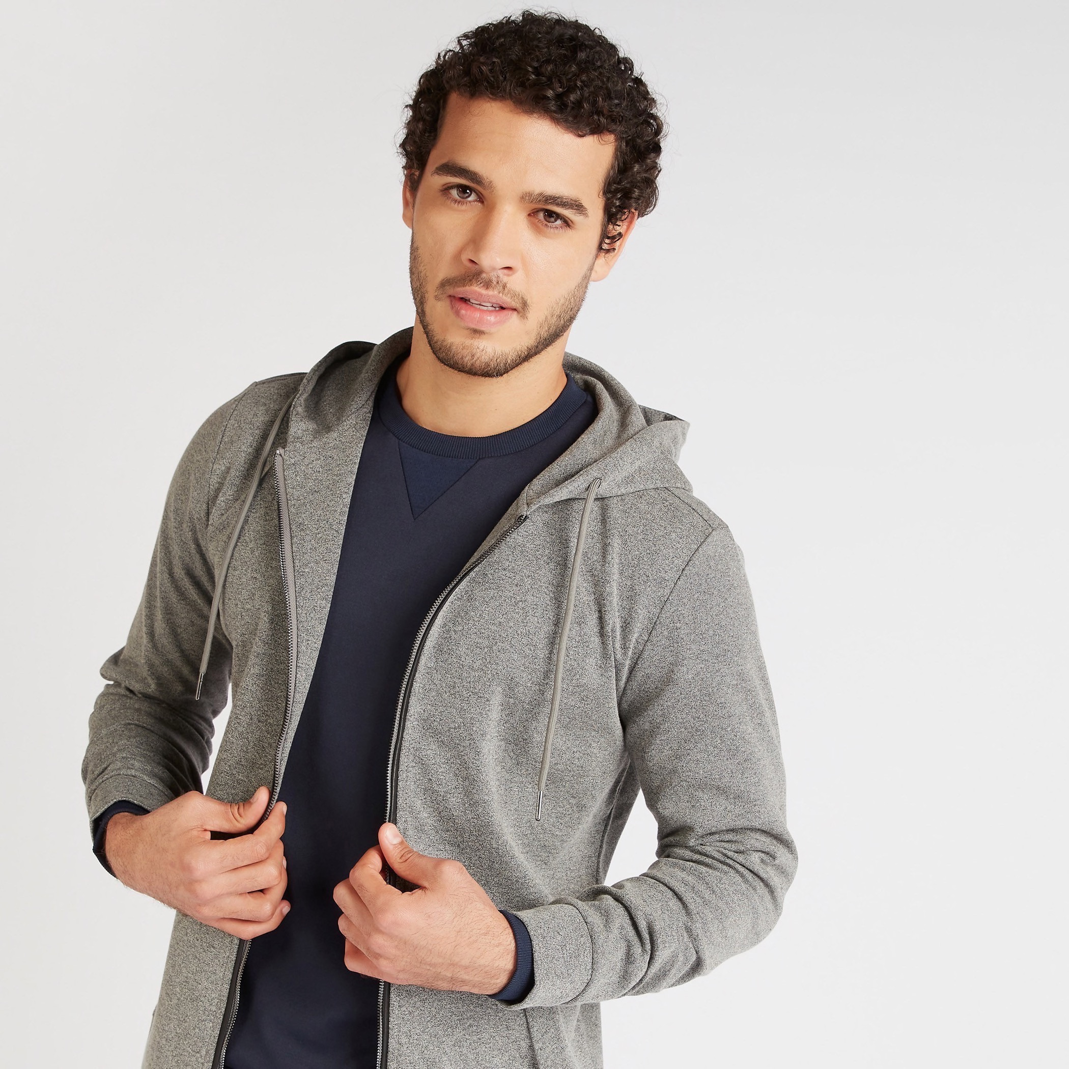 هودي سادة بسحّاب وأكمام طويلة وجيوب-men-winterwear-hoodiesandsweatshirts-image-3