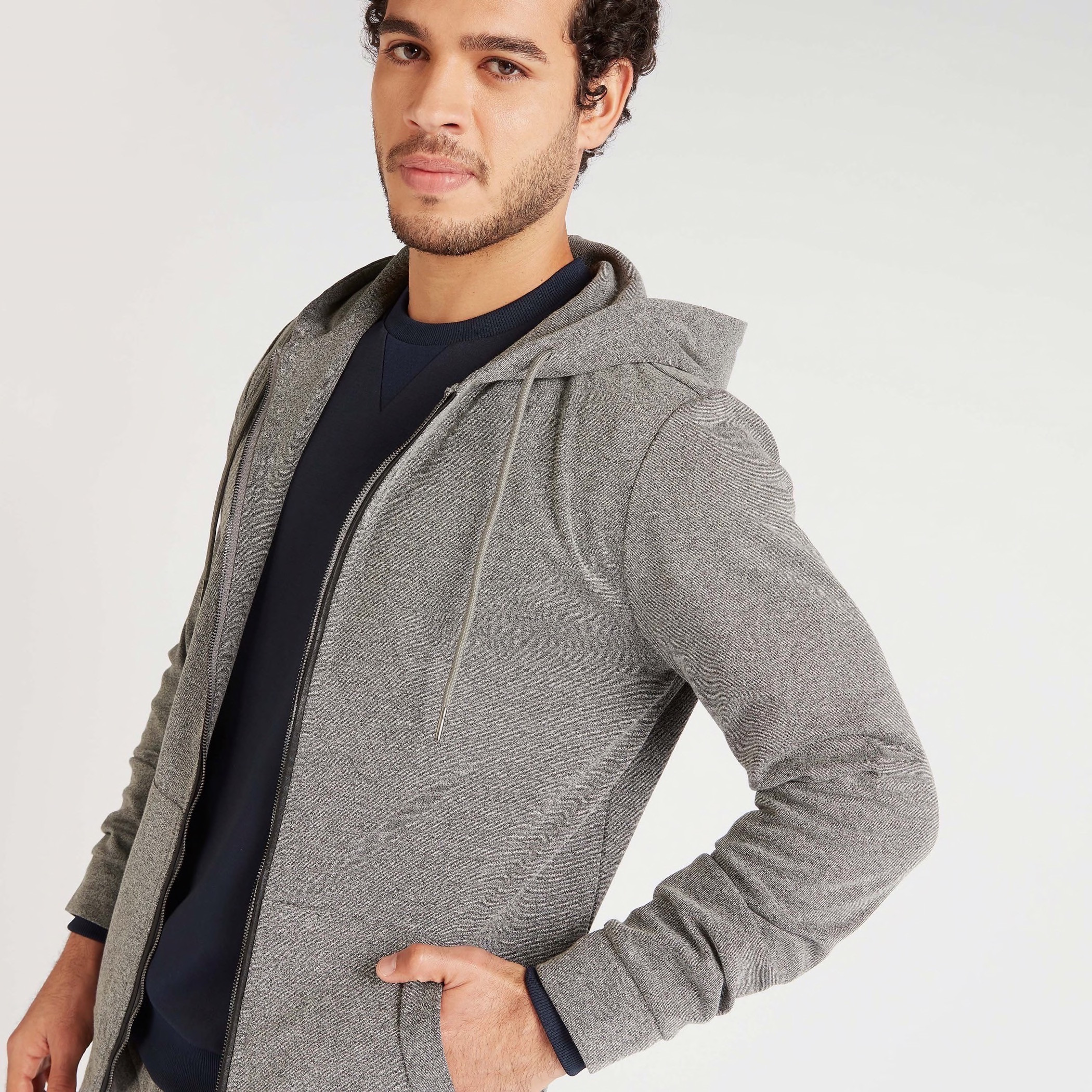 هودي سادة بسحّاب وأكمام طويلة وجيوب-men-winterwear-hoodiesandsweatshirts-image-6