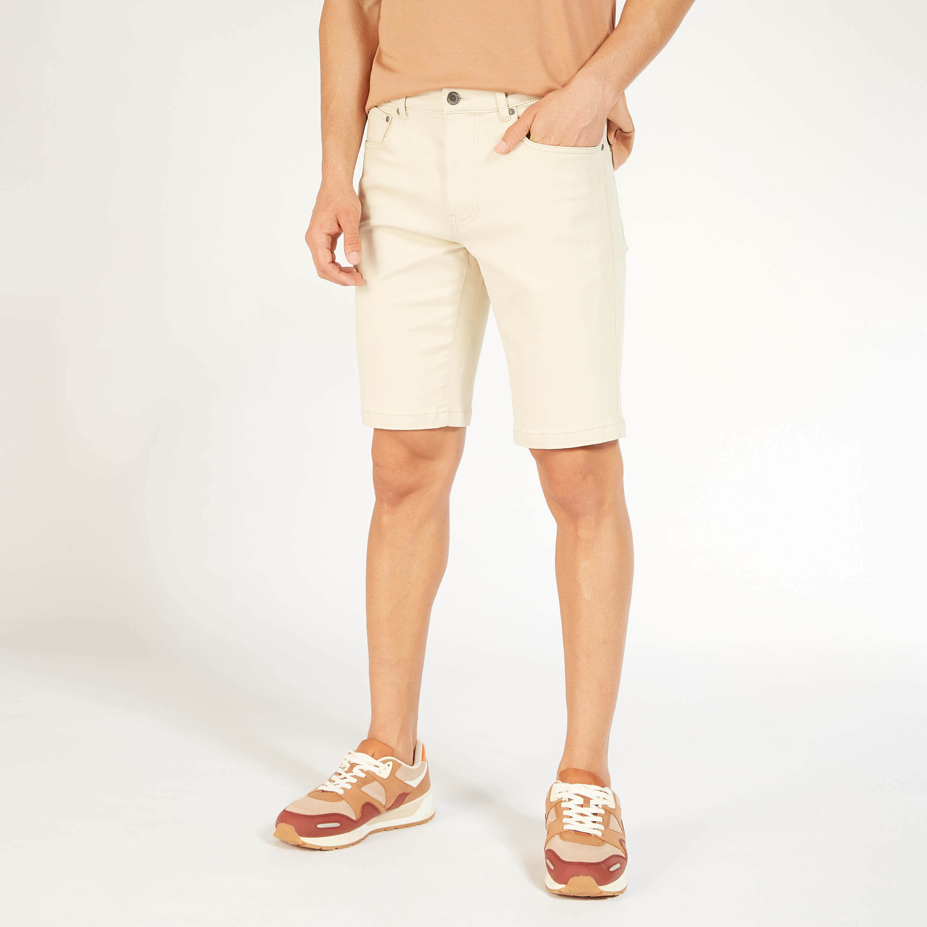 شورت سادة بجيوب وزر إغلاق-men-clothing-bottoms-shorts-image-1