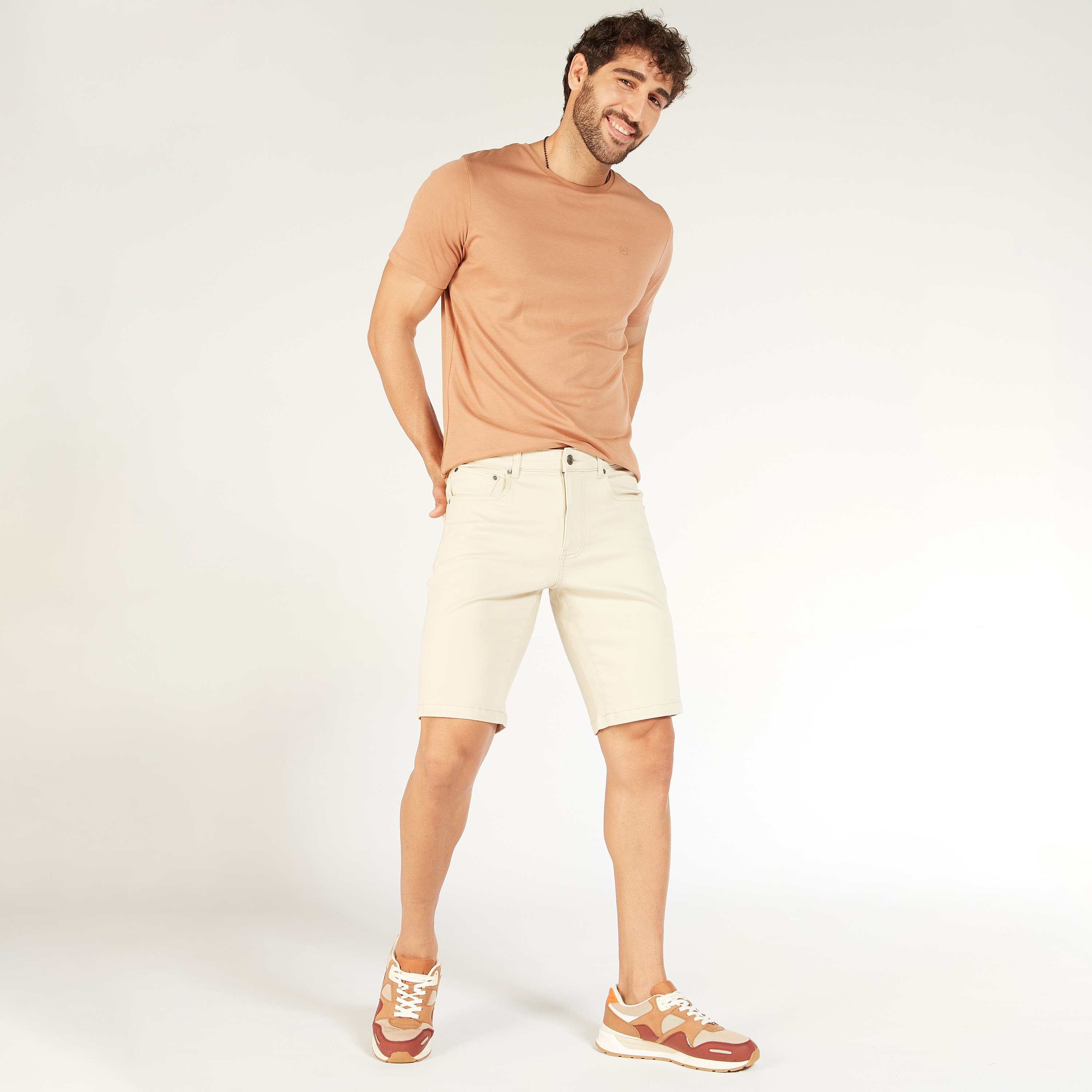 شورت سادة بجيوب وزر إغلاق-men-clothing-bottoms-shorts-image-2