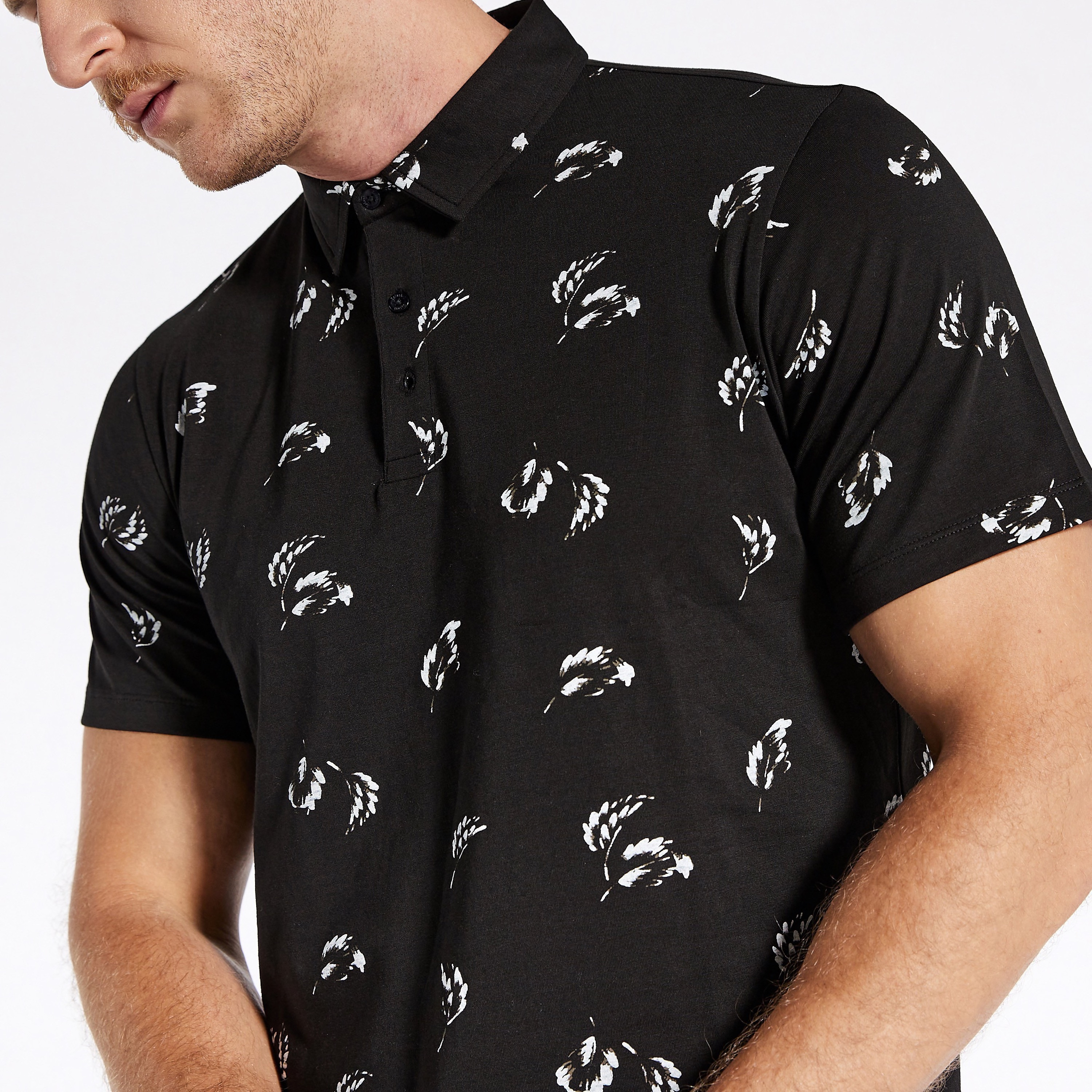 تيشيرت بولو بأكمام قصيرة وزر إغلاق وطبعات-men-clothing-tshirtsandpolos-polos-image-3