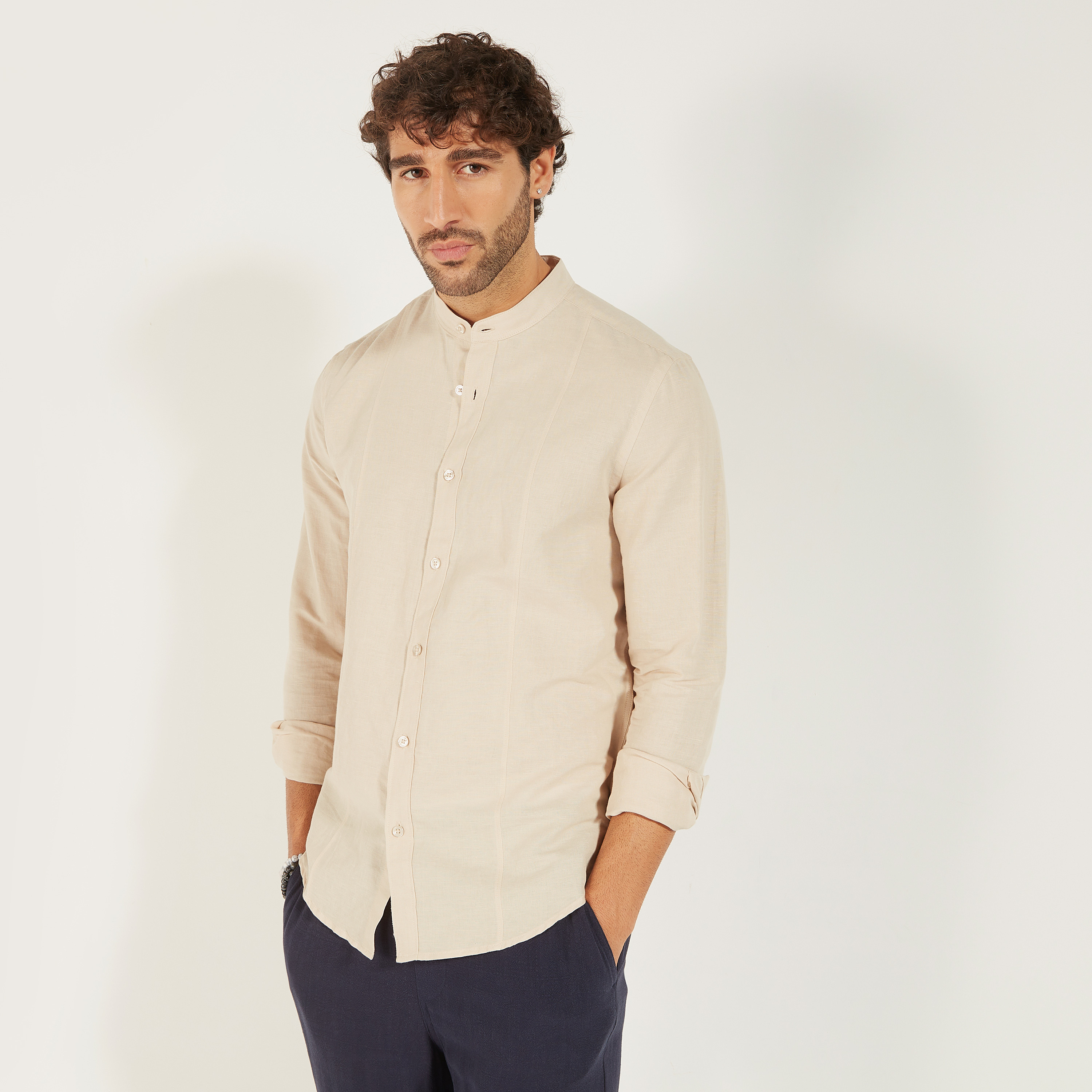 قميص سادة بياقة ماندارين وأكمام طويلة-men-clothing-shirts-image-10