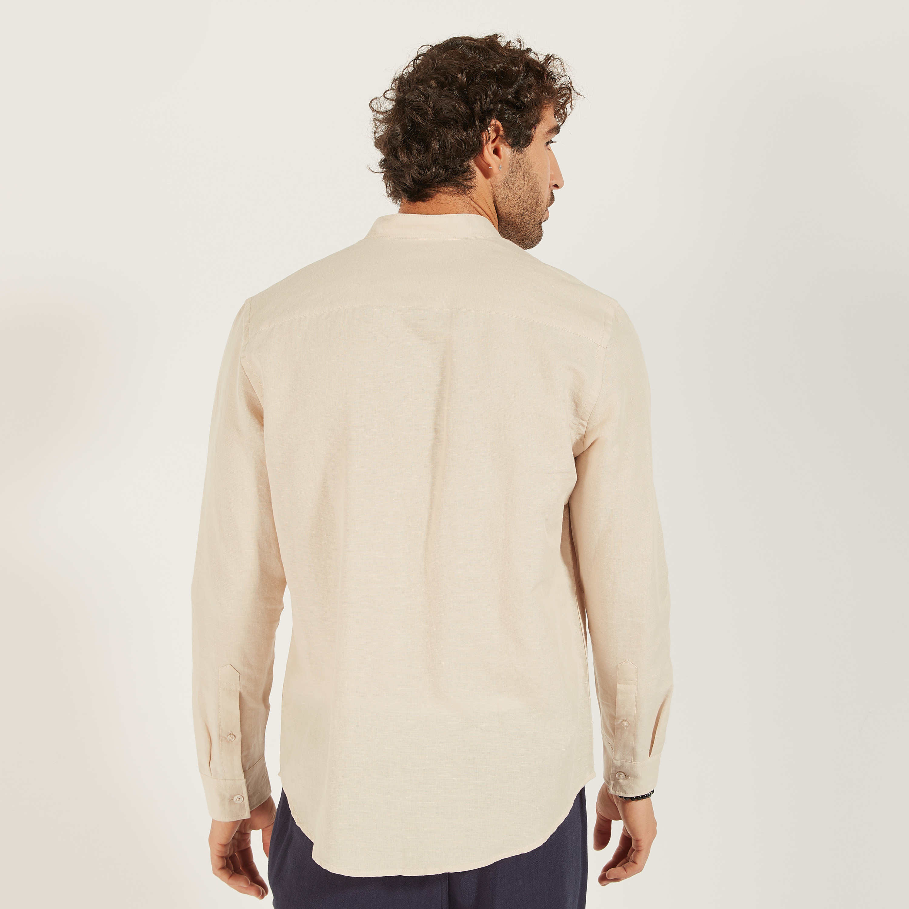 قميص سادة بياقة ماندارين وأكمام طويلة-men-clothing-shirts-image-13