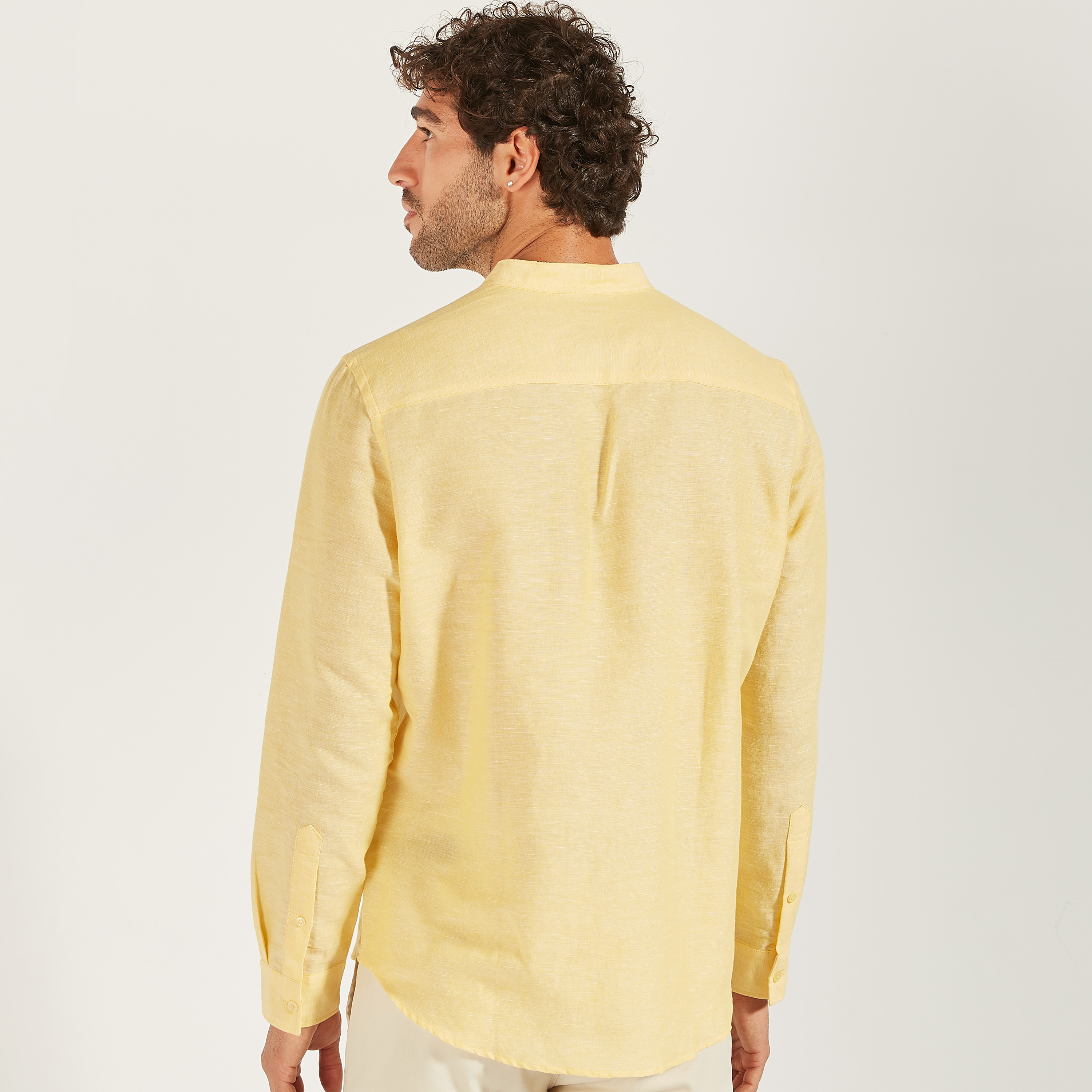 قميص سادة بياقة ماندارين وأكمام طويلة-men-clothing-shirts-image-5
