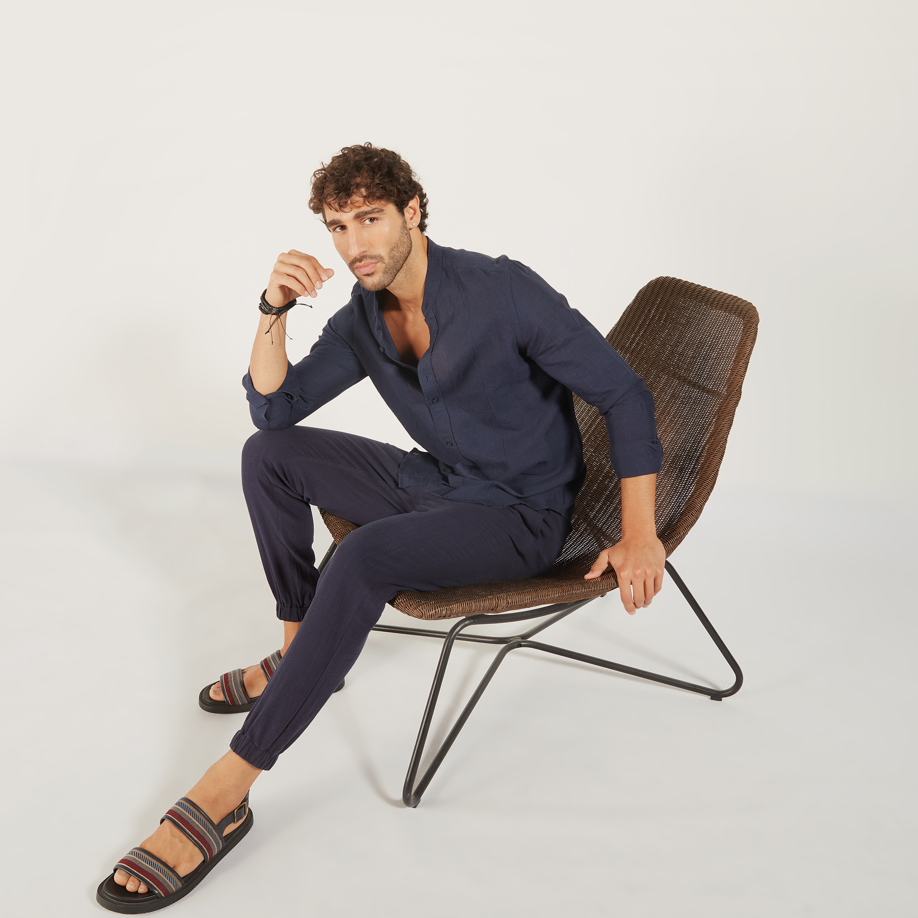 قميص سادة بياقة ماندارين وأكمام طويلة-men-clothing-shirts-image-18