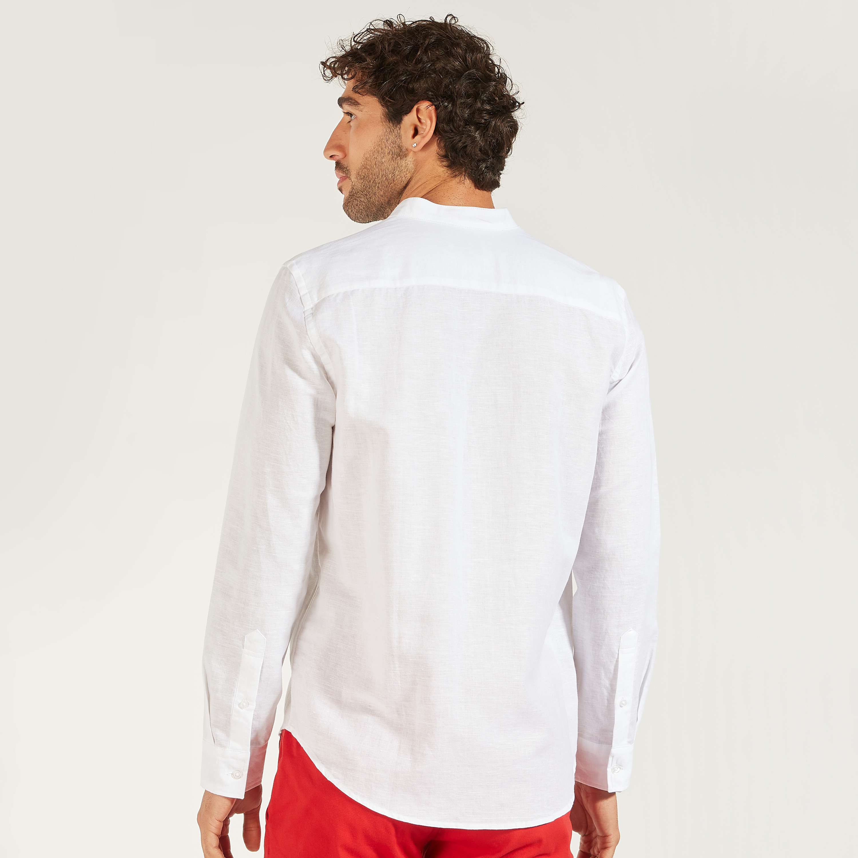 قميص سادة بياقة ماندارين وأكمام طويلة-men-clothing-shirts-image-9