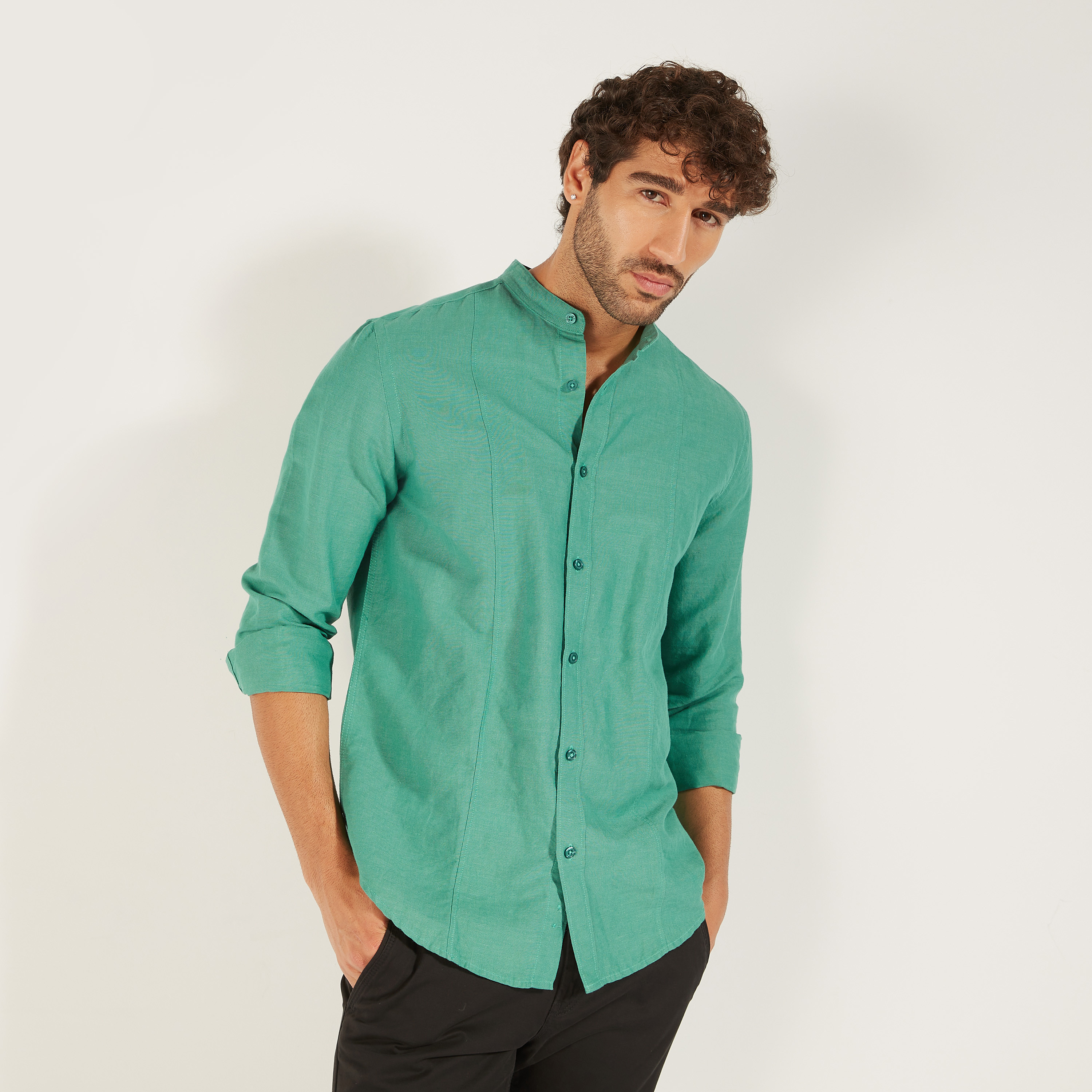 قميص سادة بياقة ماندارين وأكمام طويلة-men-clothing-shirts-image-23