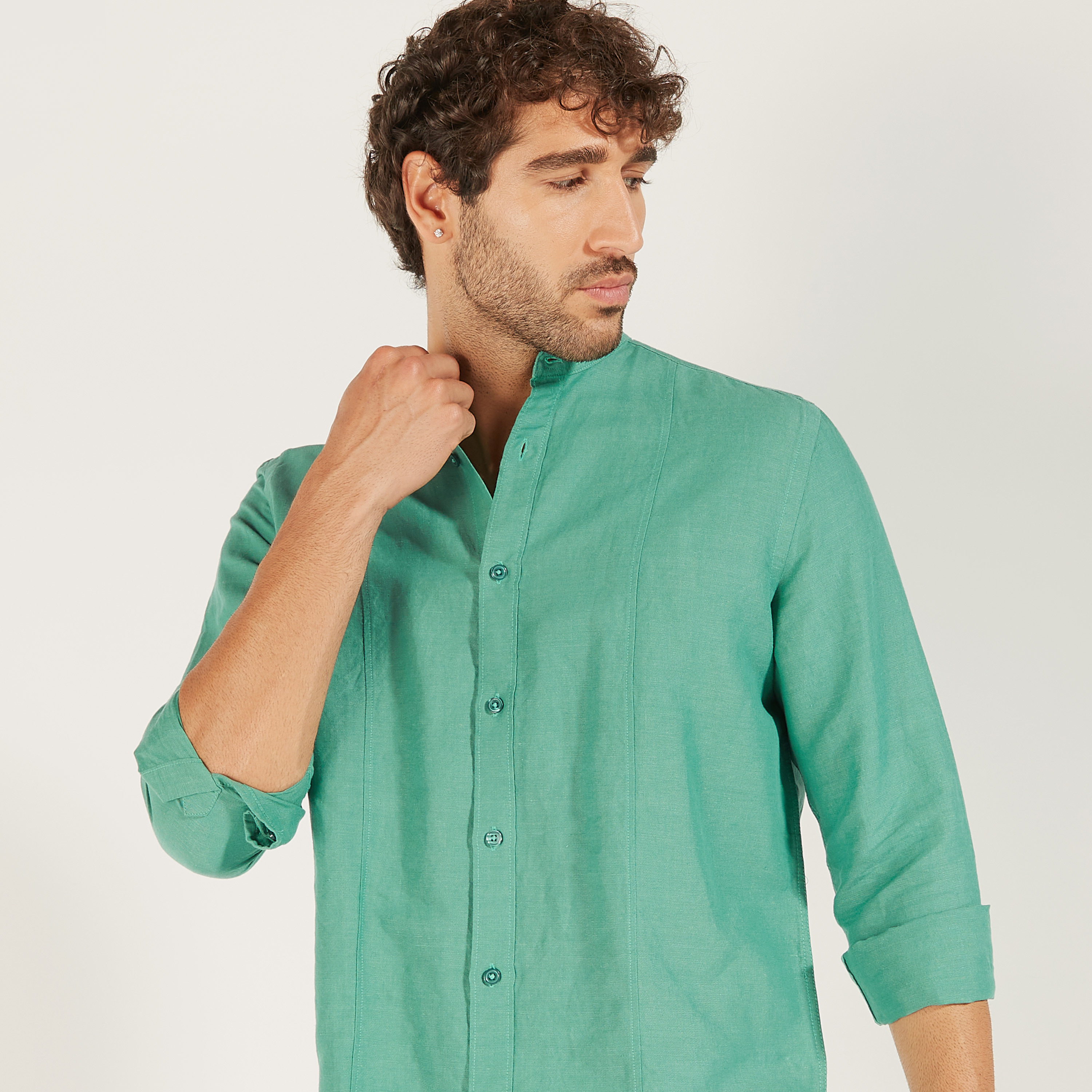 قميص سادة بياقة ماندارين وأكمام طويلة-men-clothing-shirts-image-25