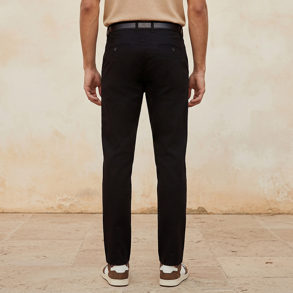 بنطلون تشينو بقصة ضيقة مع إغلاق بأزرار وجيوب-men-clothing-bottoms-trousersandchinos-chinos-image-1