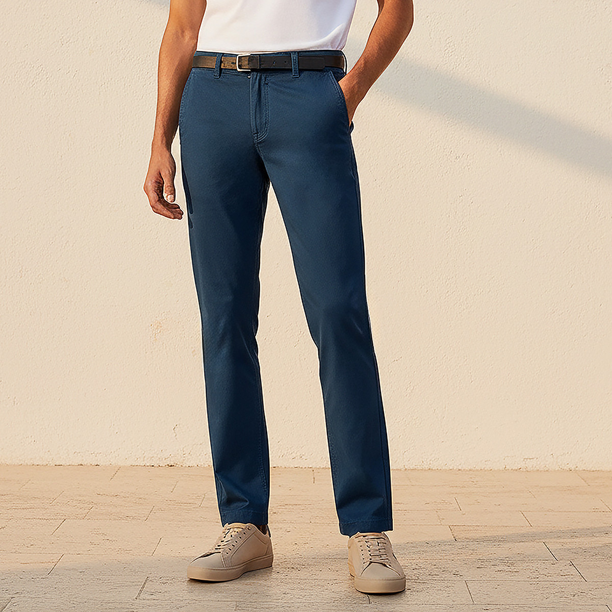 بنطلون تشينو بقصة ضيقة مع إغلاق بأزرار وجيوب-men-clothing-bottoms-trousersandchinos-chinos-image-4