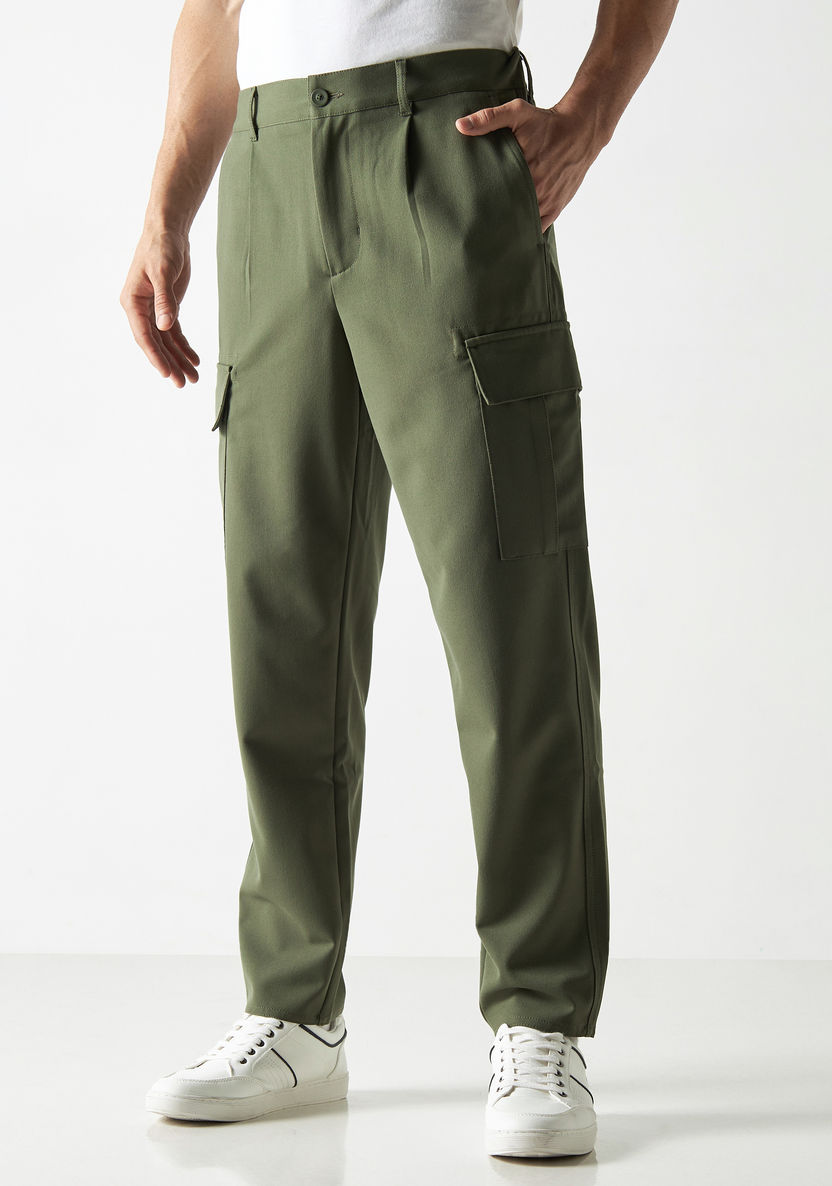 Buy Men's Iconic Regular Fit Solid Cargo Pants Online