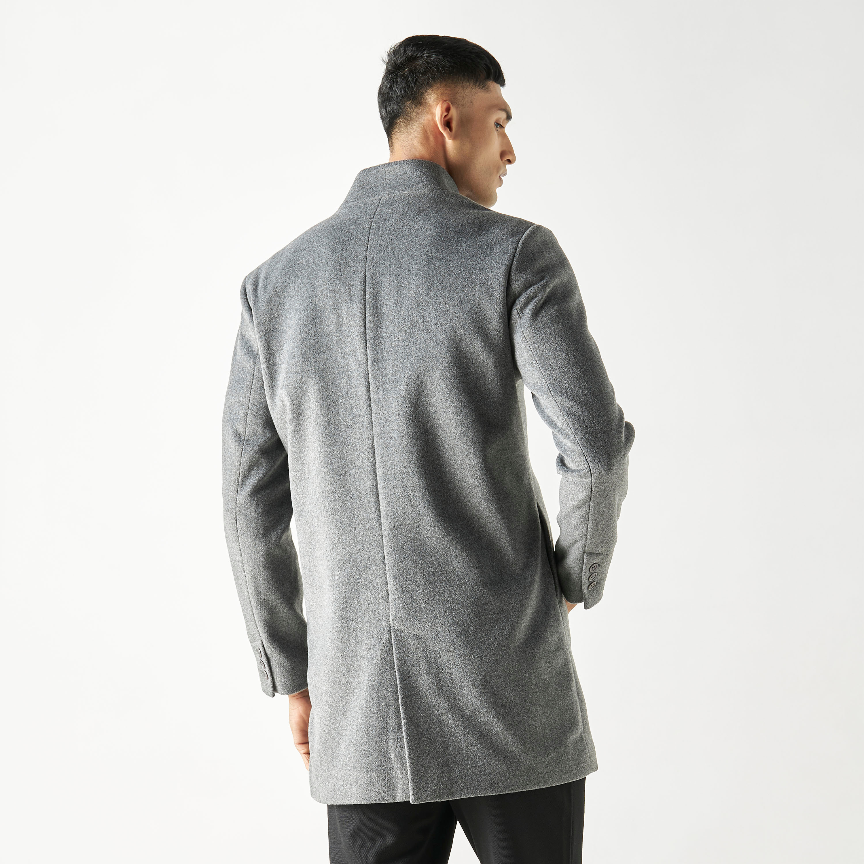 Overcoat with stand outlet up collar