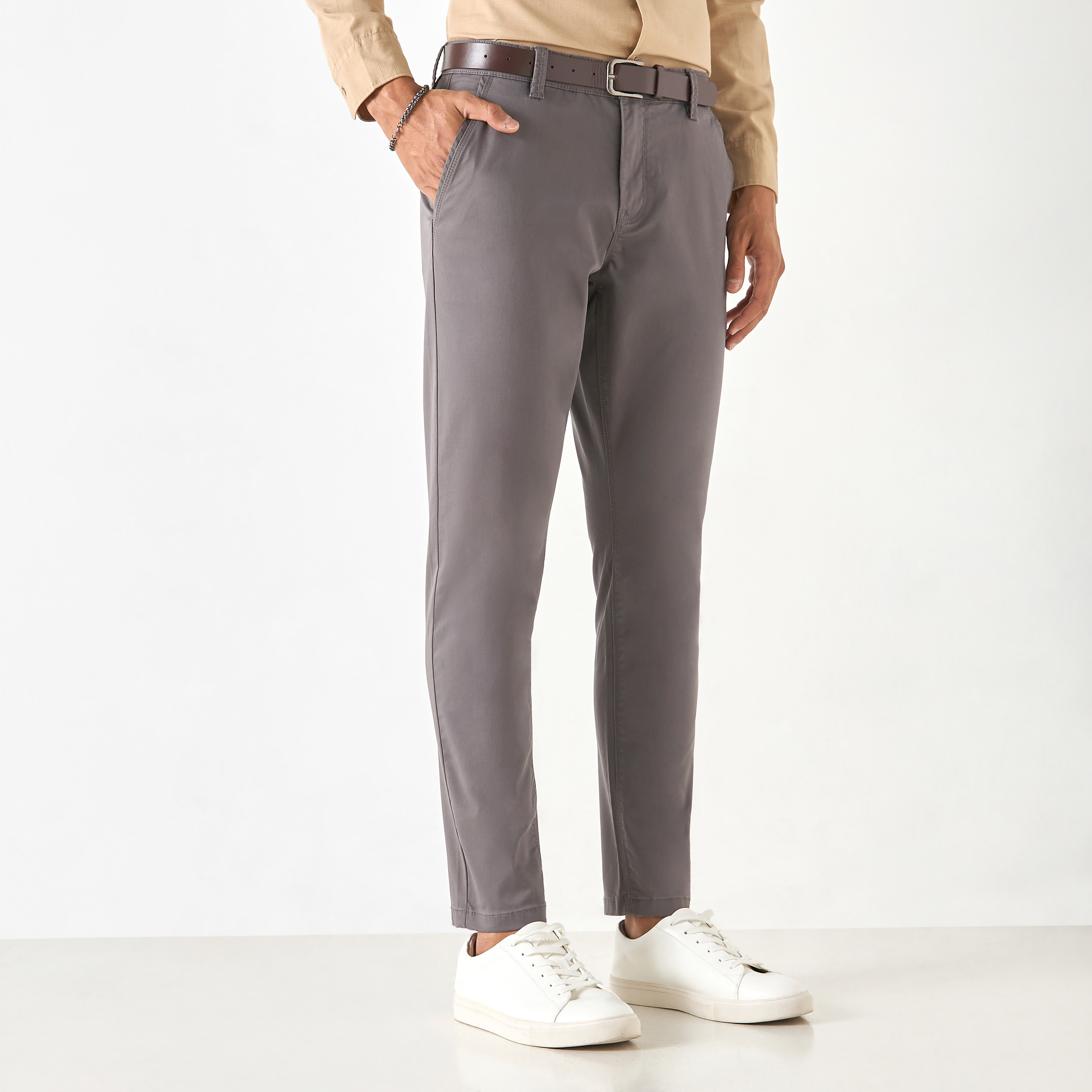 بنطلون شينو بقصّة سليم وجيوب وحزام-men-clothing-bottoms-trousersandchinos-chinos-image-2