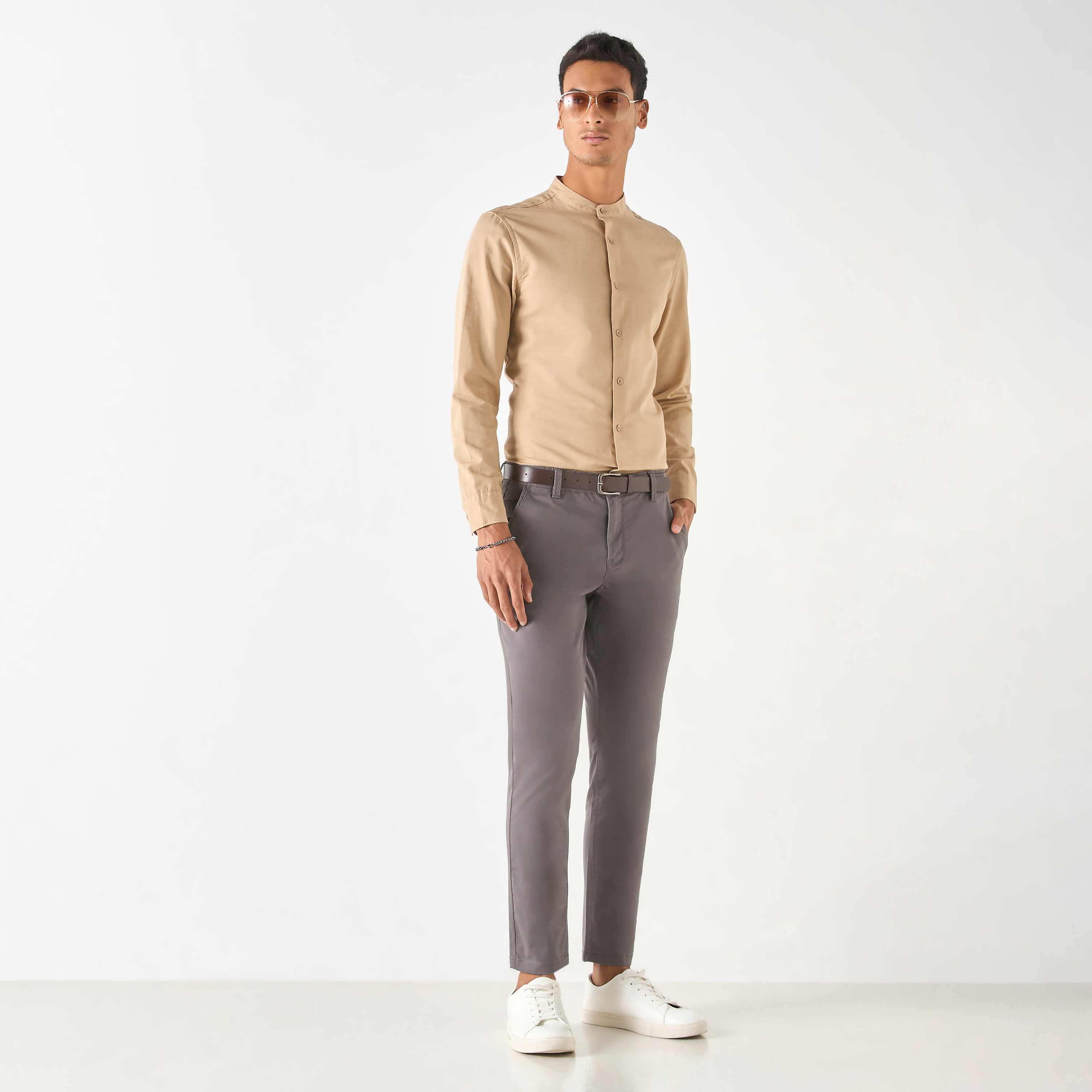 بنطلون شينو بقصّة سليم وجيوب وحزام-men-clothing-bottoms-trousersandchinos-chinos-image-1