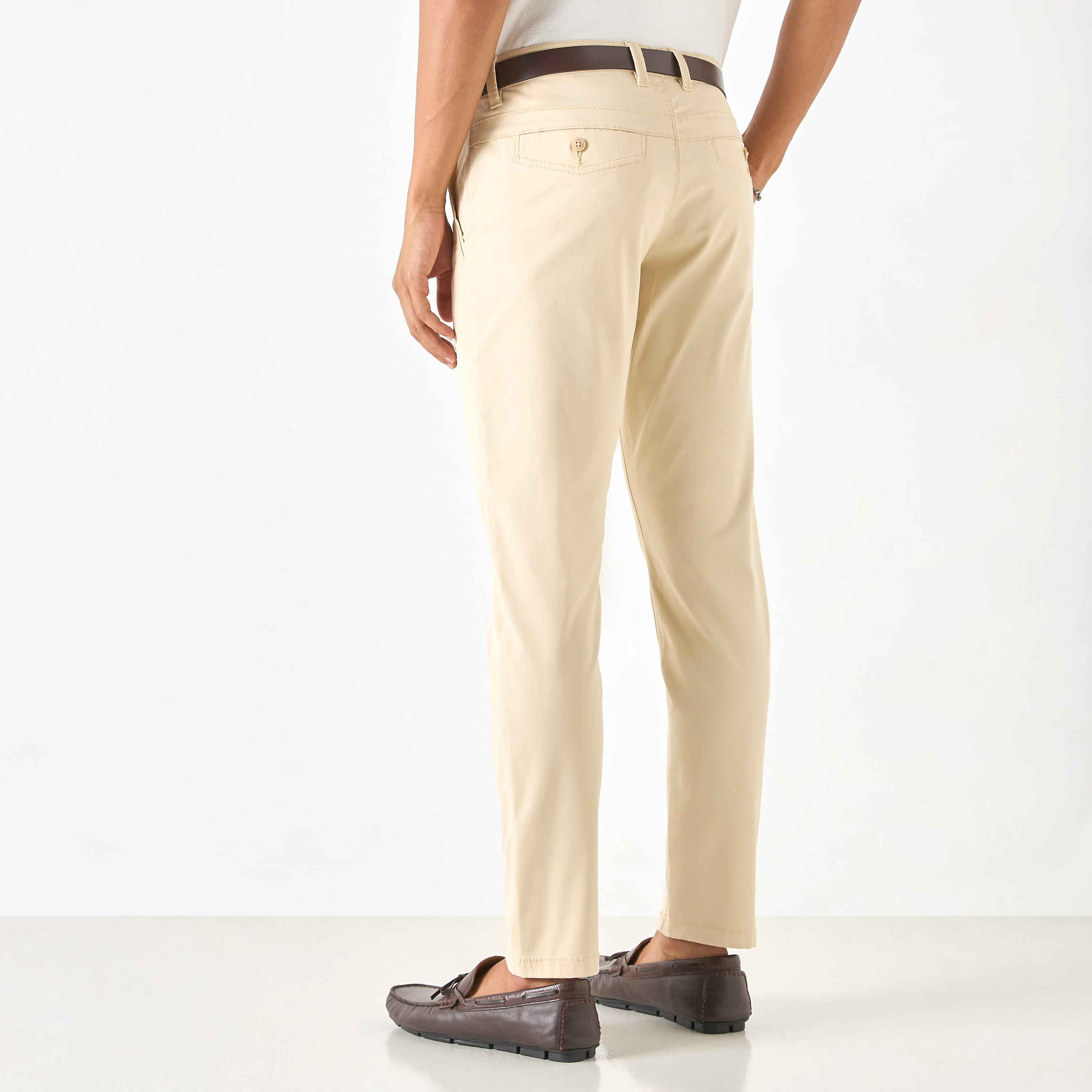بنطلون شينو بقصّة سليم وجيوب وحزام-men-clothing-bottoms-trousersandchinos-chinos-image-8