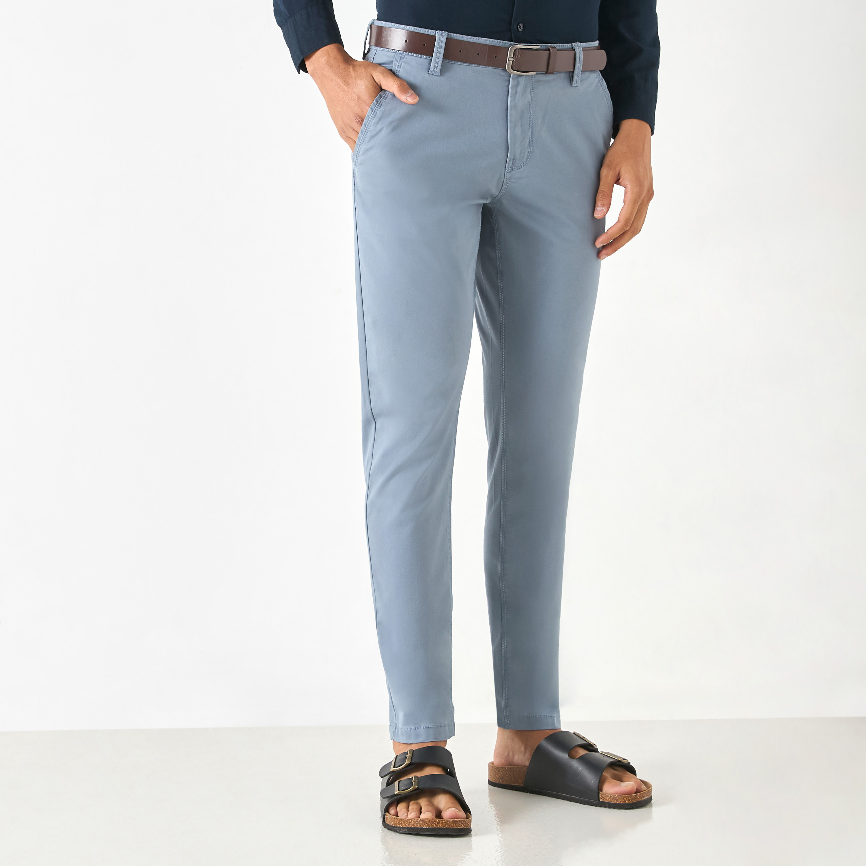 بنطلون شينو بقصّة سليم وجيوب وحزام-men-clothing-bottoms-trousersandchinos-chinos-image-6