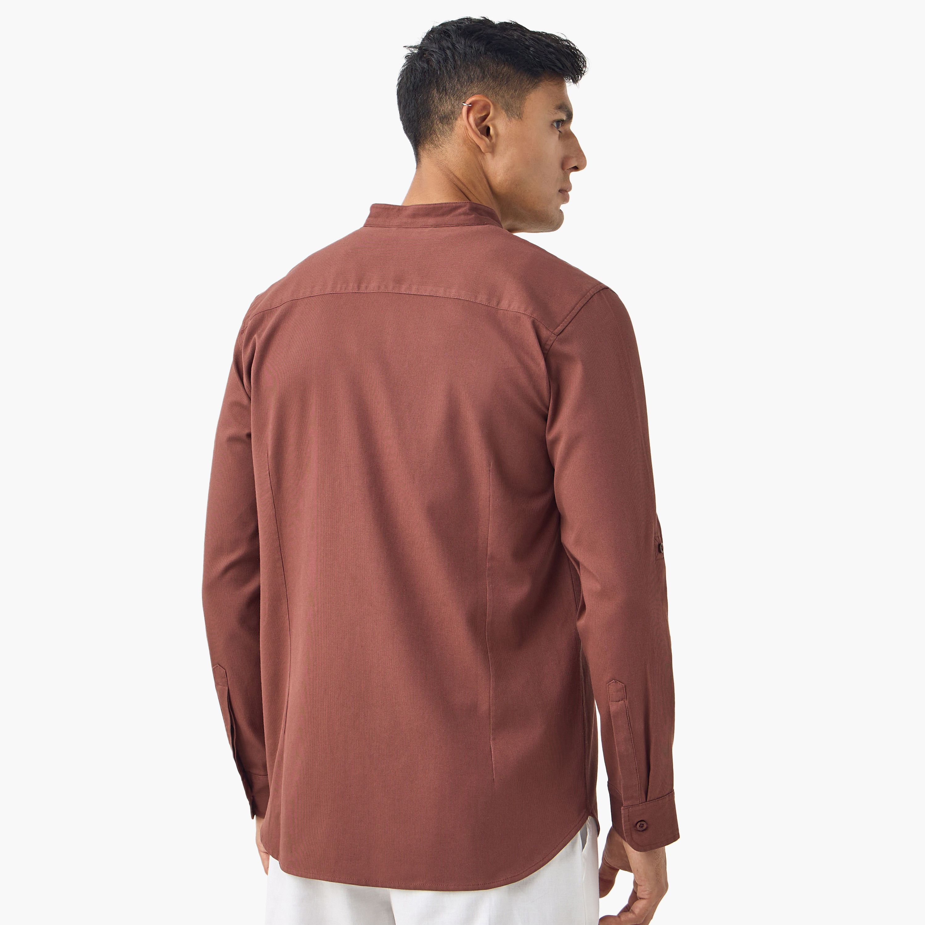 قميص بقصة عادية وياقة وأكمام طويلة-men-clothing-shirts-image-14