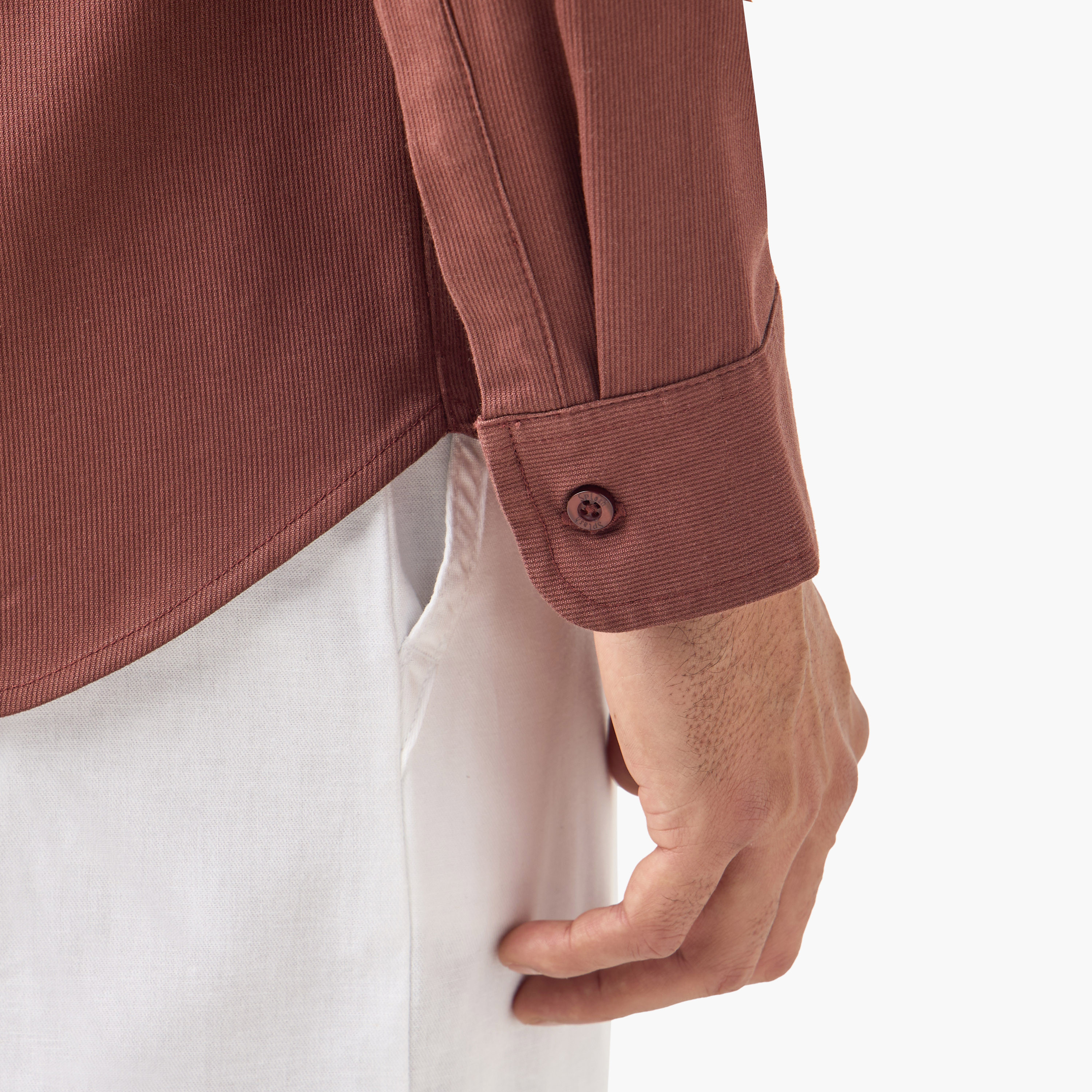 قميص بقصة عادية وياقة وأكمام طويلة-men-clothing-shirts-image-16