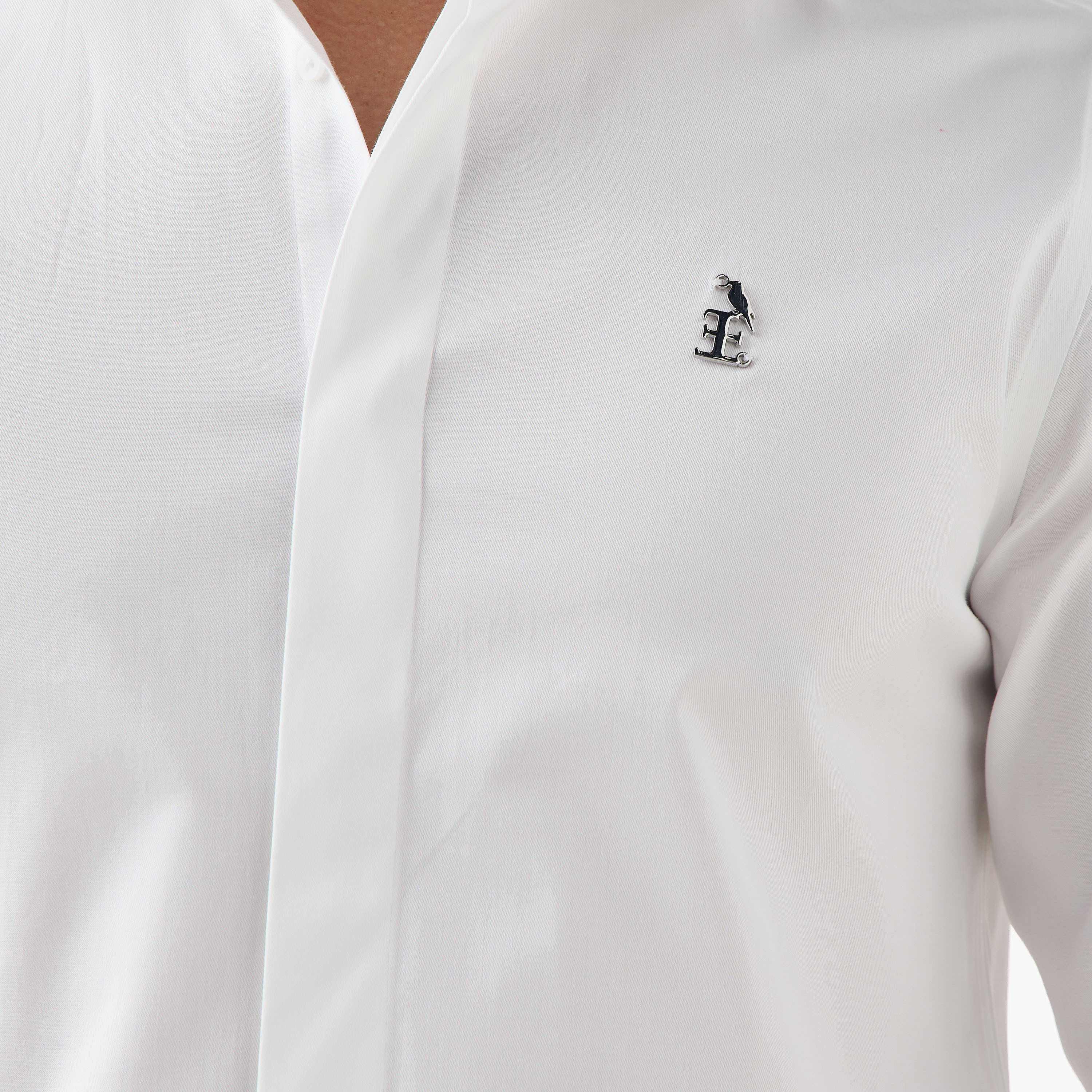 قميص بقصّة عادية وأكمام طويلة وتفاصيل الشعار من إمبيرور-men-clothing-shirts-image-16