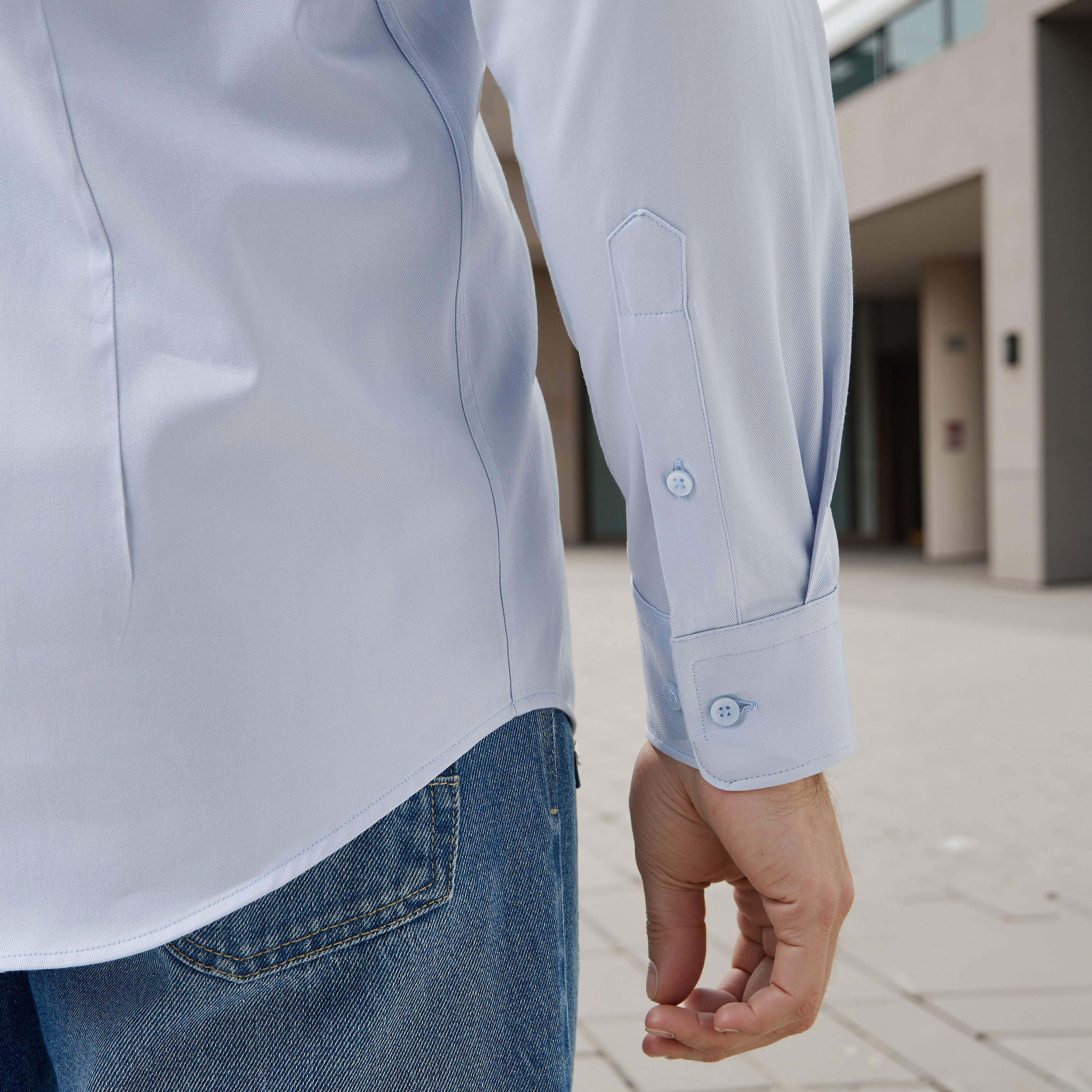 قميص بقصّة عادية وأكمام طويلة وتفاصيل الشعار من إمبيرور-men-clothing-shirts-image-5
