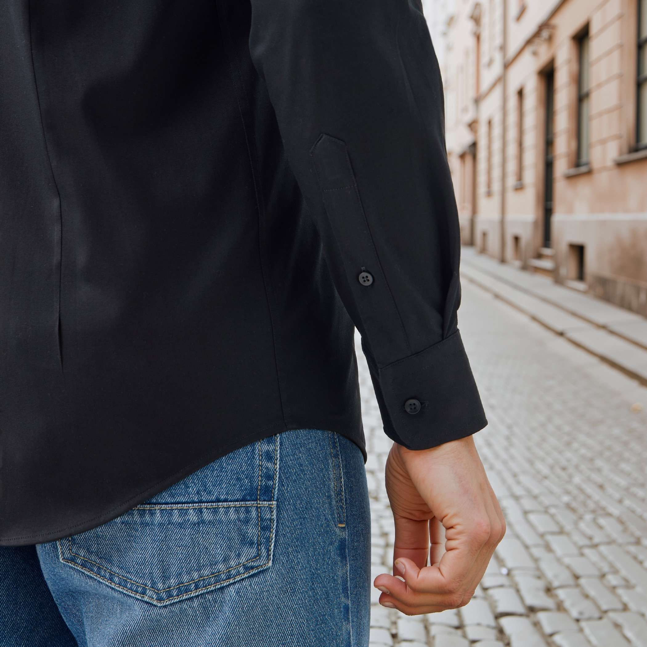 قميص بقصّة عادية وأكمام طويلة وتفاصيل الشعار من إمبيرور-men-clothing-shirts-image-9