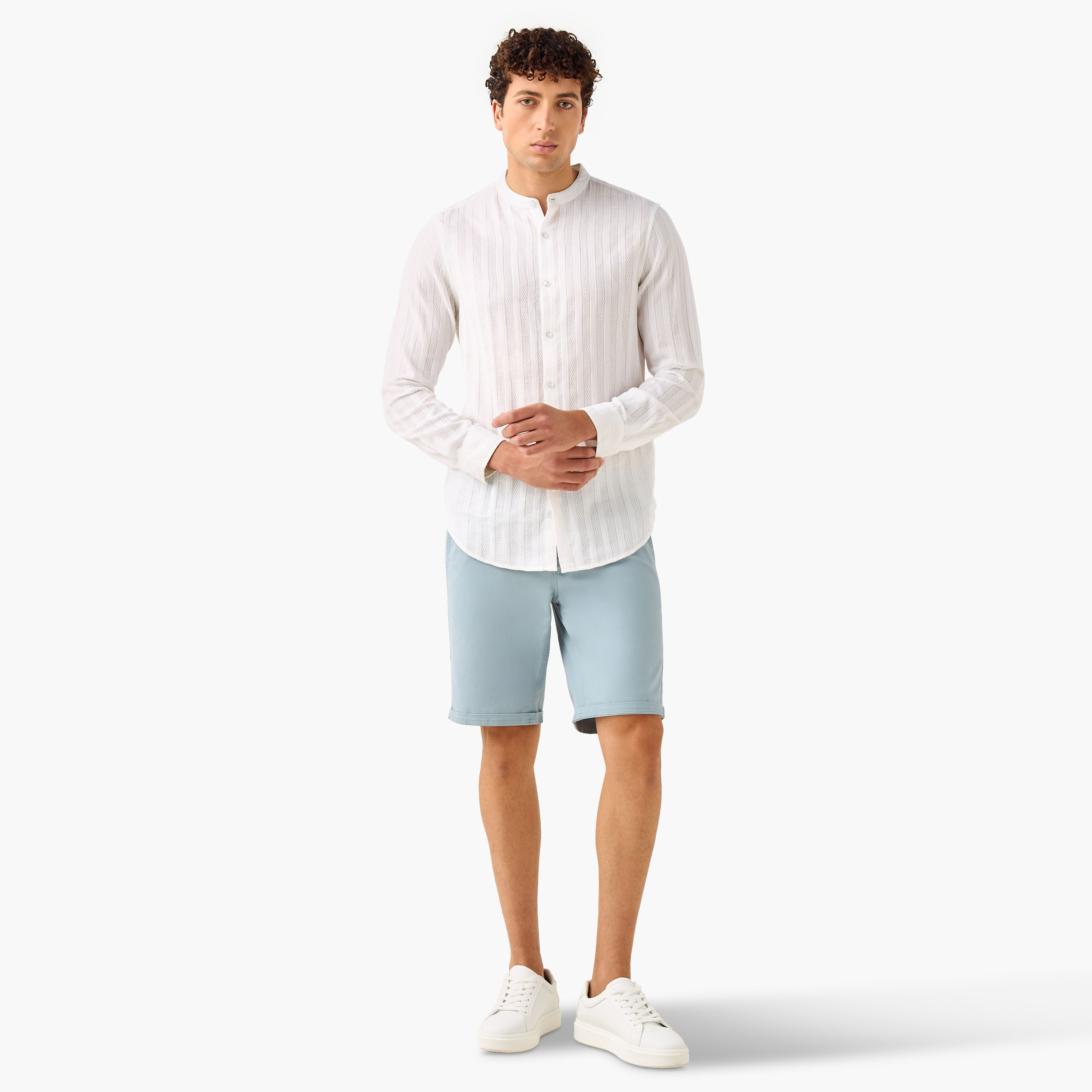 شورت سادة بخصر متوسط الارتفاع وزر إغلاق وجيوب-men-clothing-bottoms-shorts-image-2