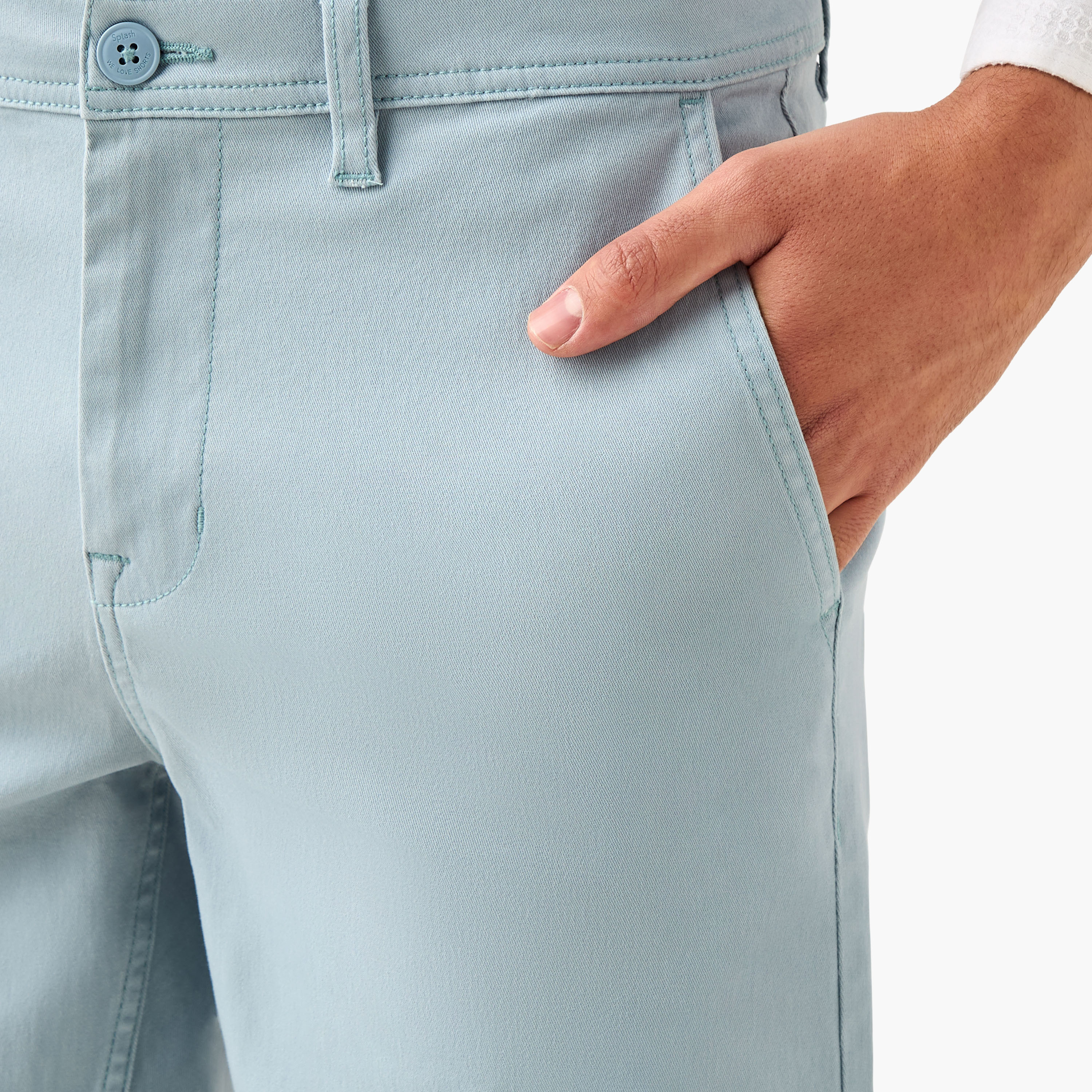 شورت سادة بخصر متوسط الارتفاع وزر إغلاق وجيوب-men-clothing-bottoms-shorts-image-4