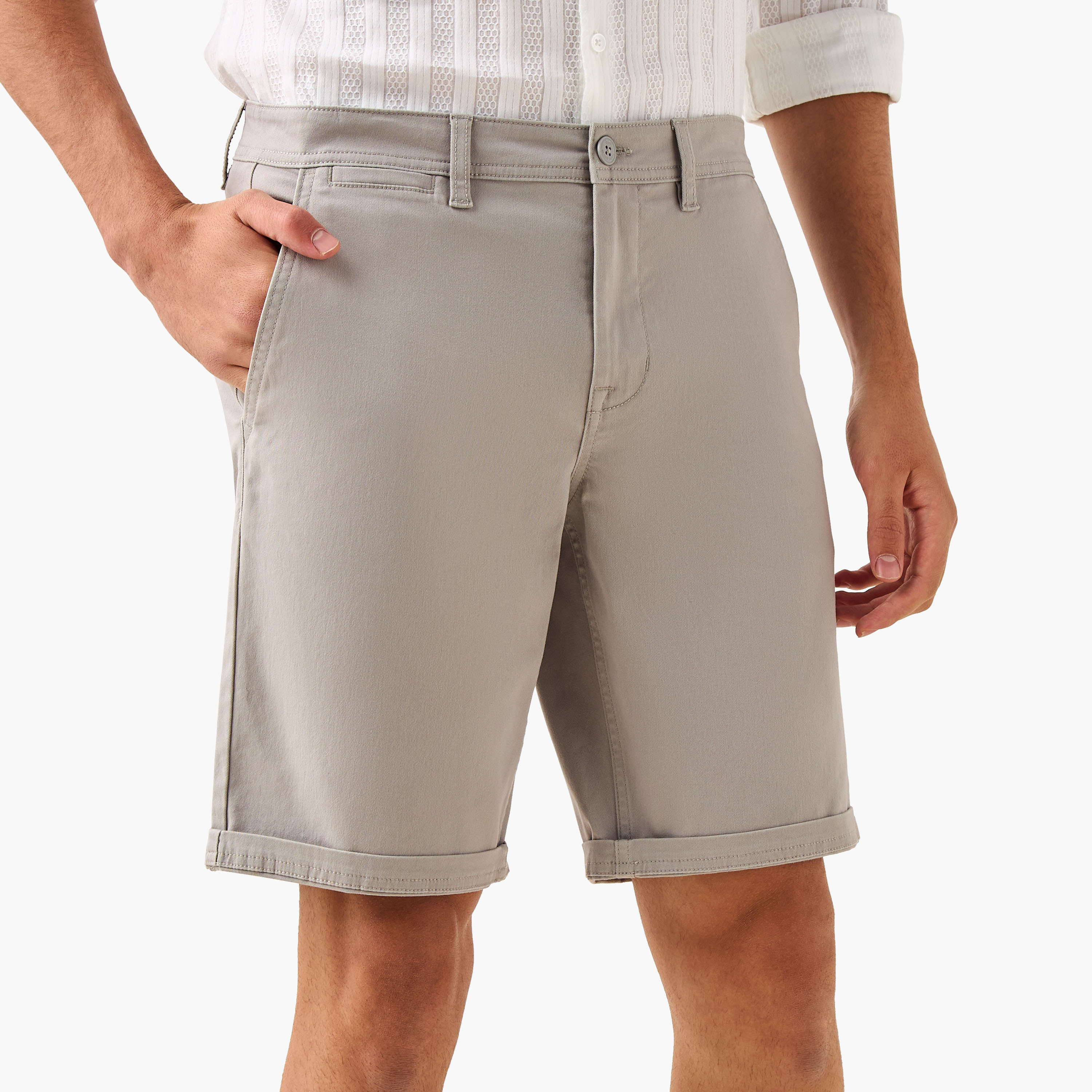 شورت بقصة عادية وخصر متوسط مع جيوب وإغلاق بأزرار-men-clothing-bottoms-shorts-image-43