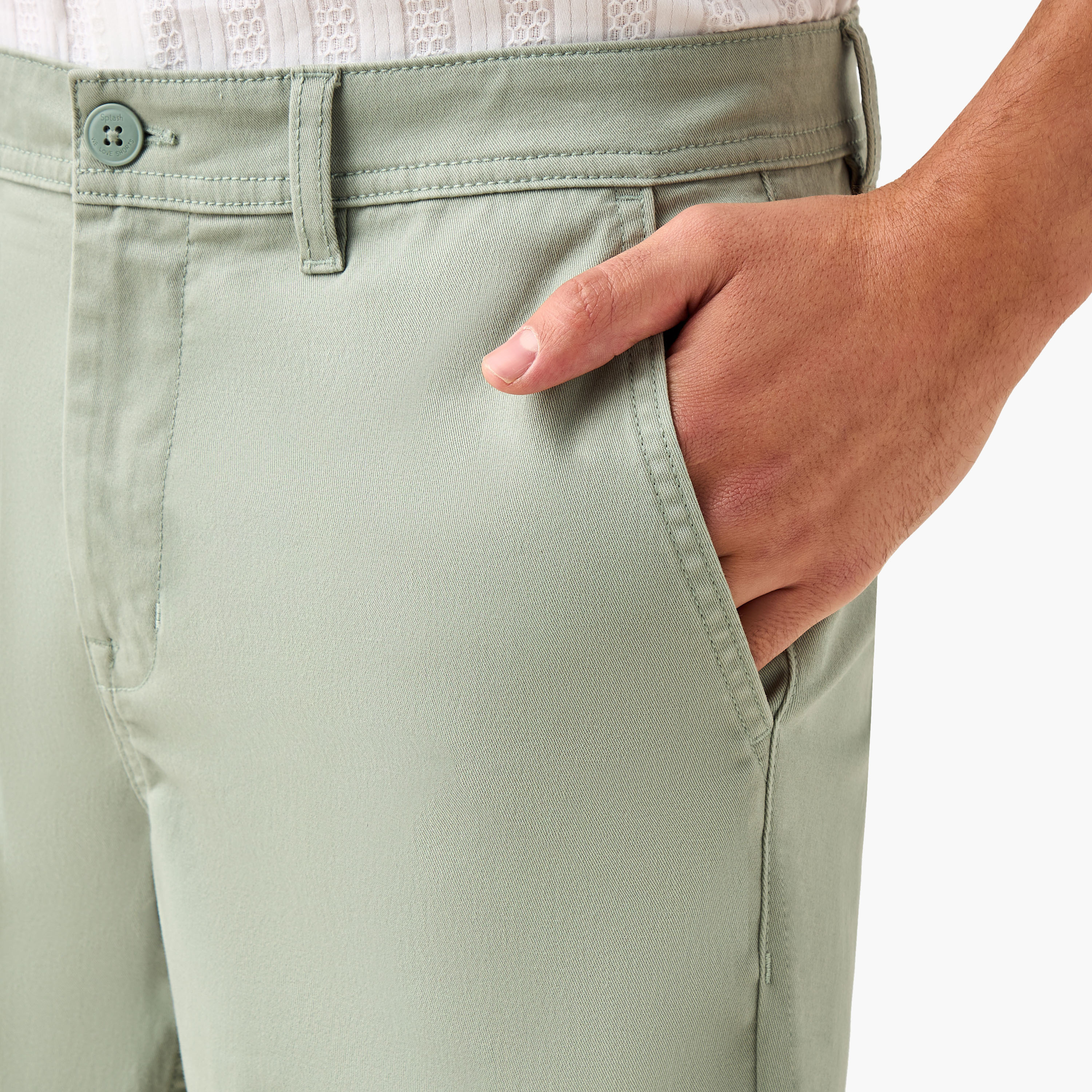 شورت سادة بخصر متوسط الارتفاع وزر إغلاق وجيوب-men-clothing-bottoms-shorts-image-4