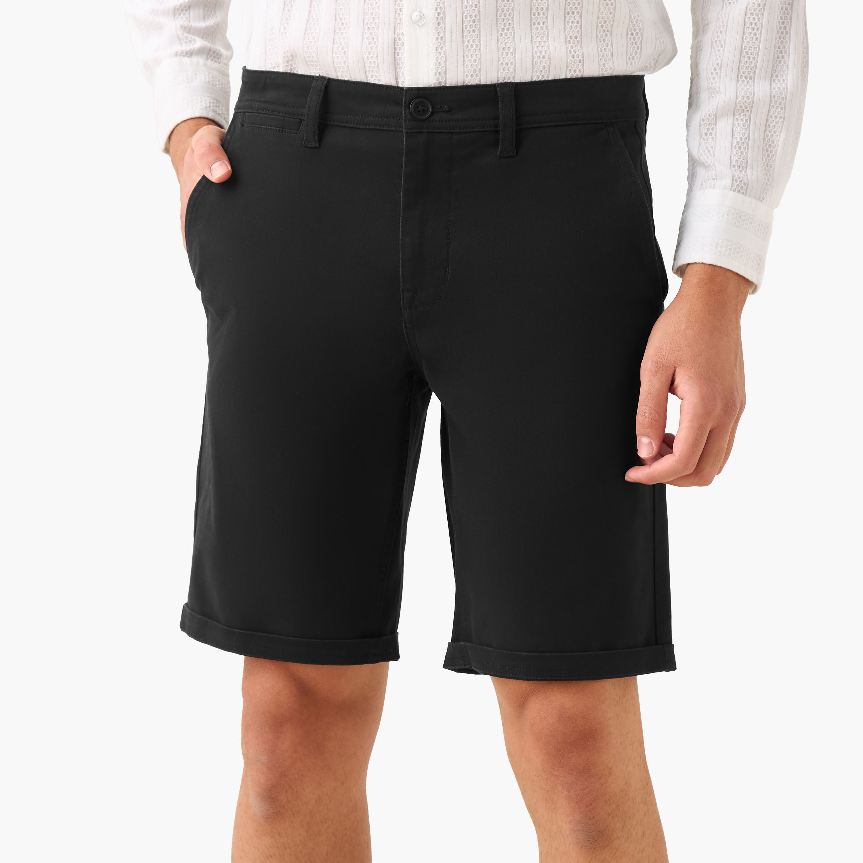 شورت سادة بخصر متوسط الارتفاع وزر إغلاق وجيوب-men-clothing-bottoms-shorts-image-1