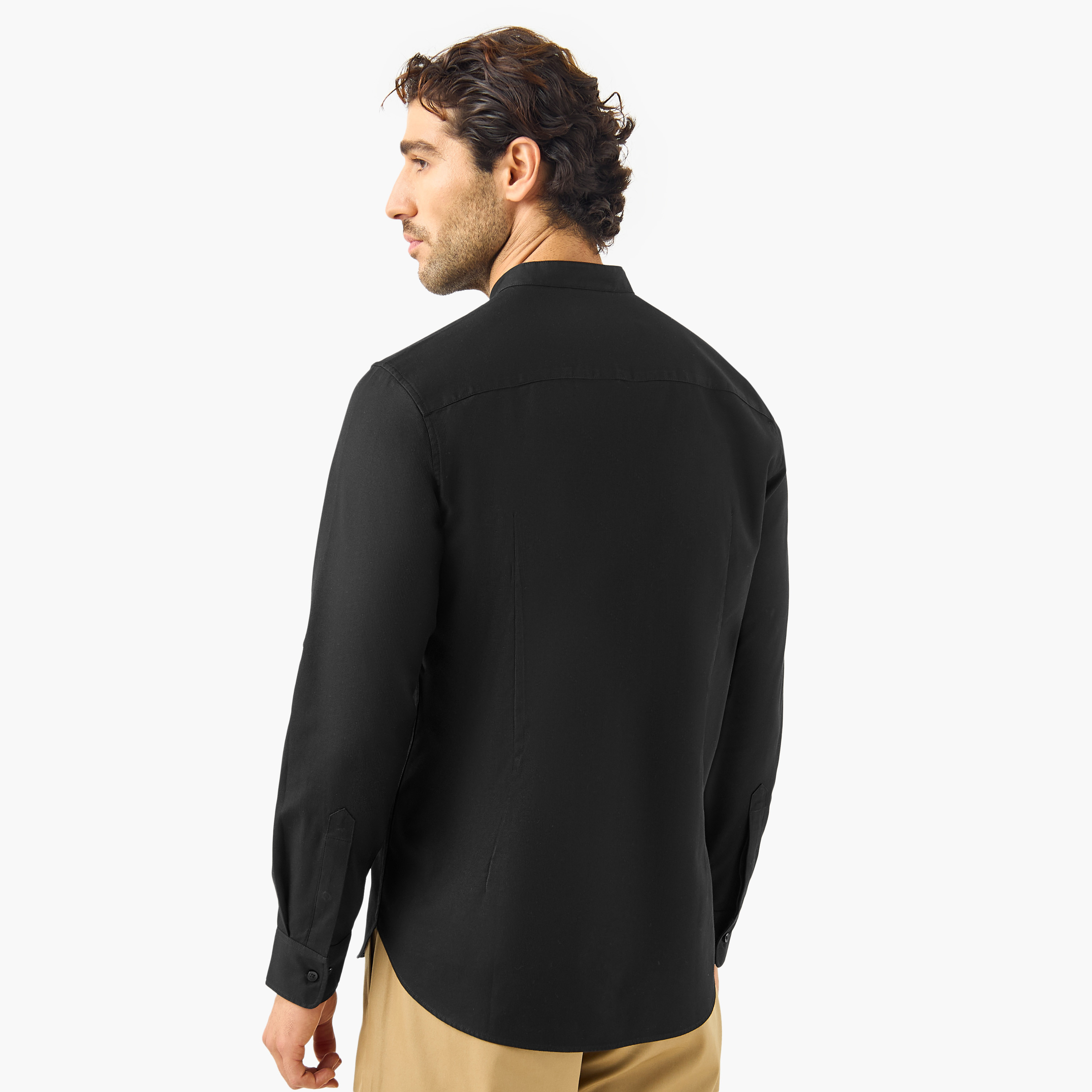 قميص بقصة عادية وياقة ماندارين وأكمام طويلة-men-clothing-shirts-image-9